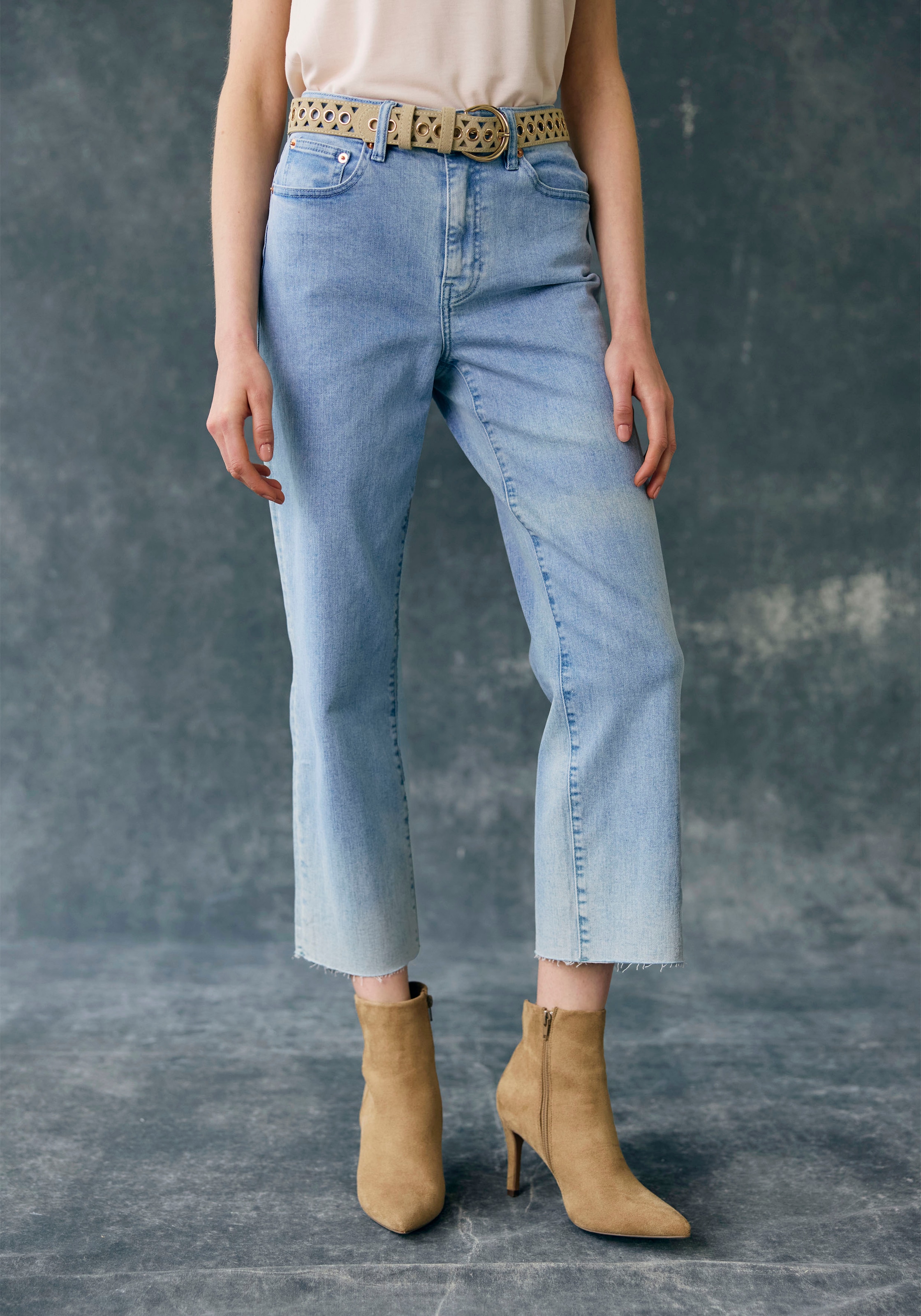 Buffalo Weite Jeans mit leicht ausgefranstem Beinabschluss, Culotte Jeans in 7/8-Länge