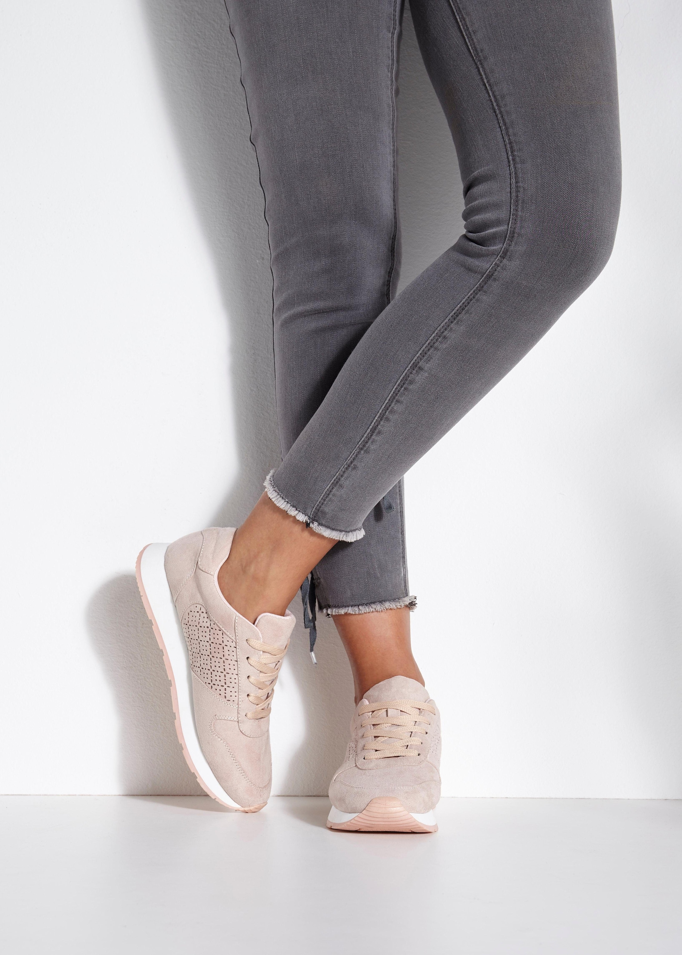 LASCANA Sneaker, mit filigranen Cut-Outs, Schnürhalbschuh, Freizeitschuh VEGAN