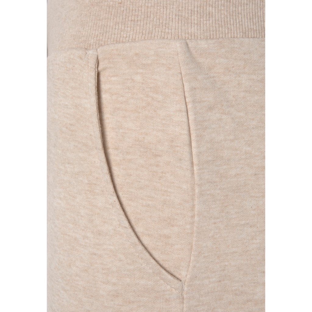 Bench. Loungewear Relaxhose, mit glänzender Logostickerei, Loungewear, Loungeanzug