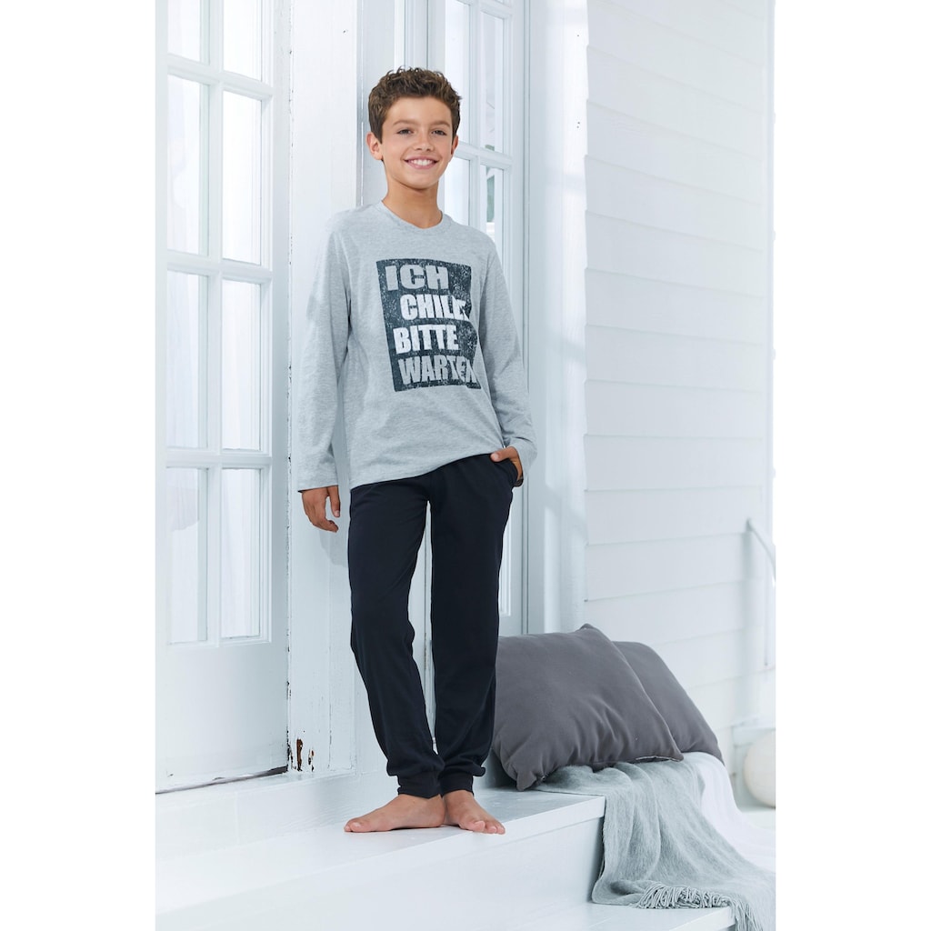 AUTHENTIC LE JOGGER Pyjama, (2 tlg., 1 Stück), Schlafanzug mit Spruch "Ich chille bitte warten"