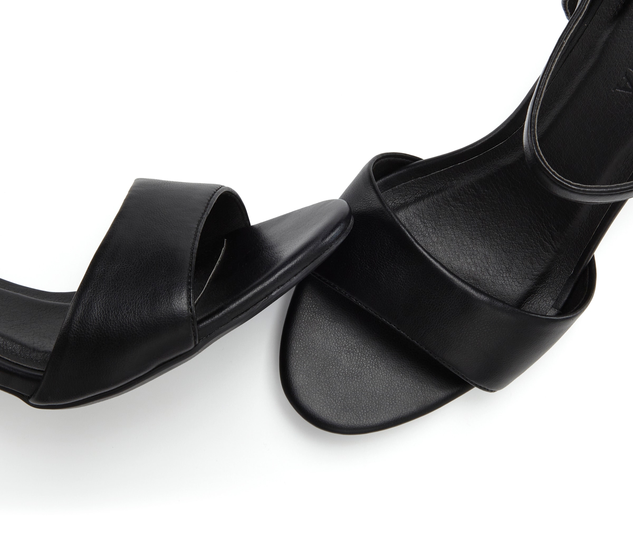 LASCANA Sandales à talons hauts »Sommerschuh«  Riemchensandalette, klassisch elegantes Design VEGAN