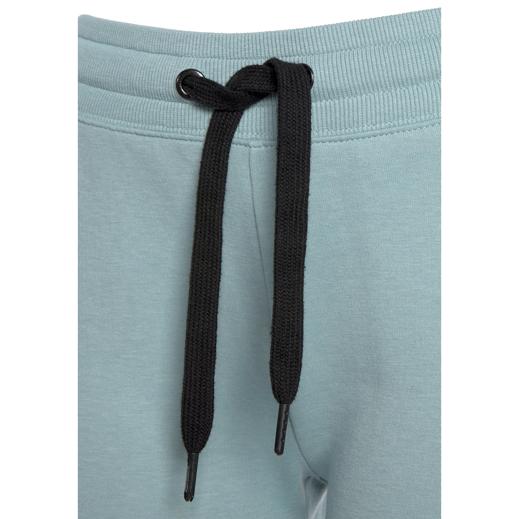 Bench. Loungewear Relaxshorts, mit Seitenstreifen, Loungewear