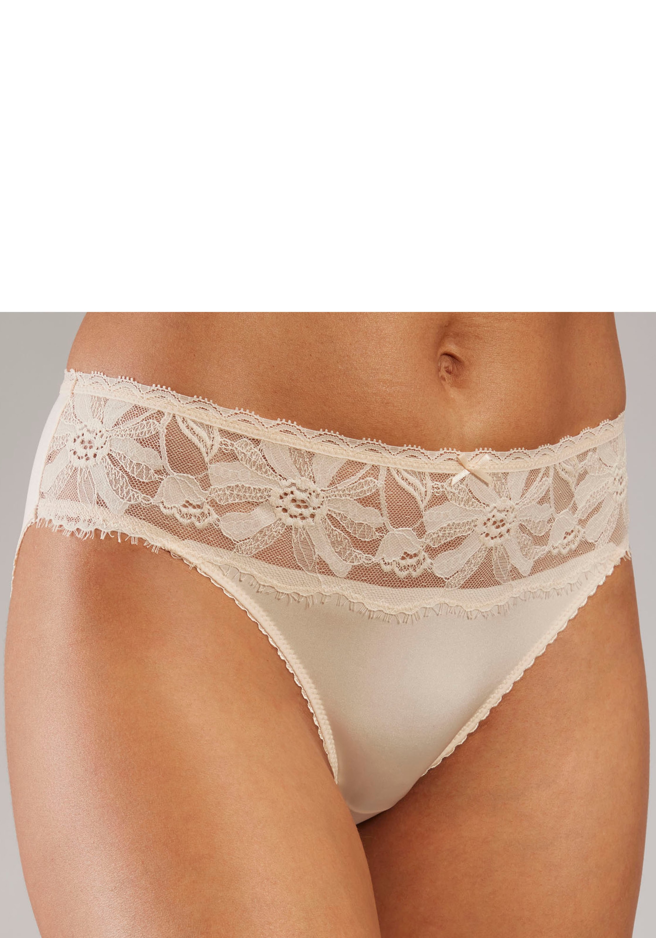 LASCANA Slip, mit edlen Spitzeneinsätzen