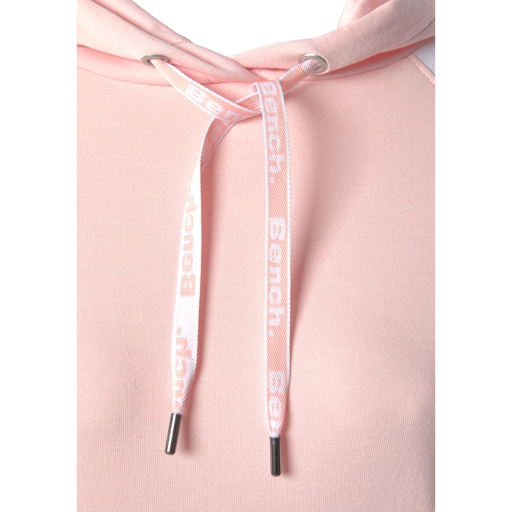 Bench. Loungewear Kapuzensweatshirt, mit farblich abgesetzten Ärmeln und Logodruck, Loungeanzug, Hoodie