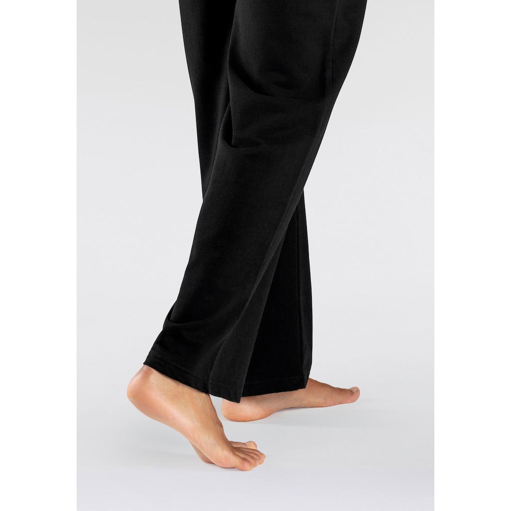 Bench. Loungewear Relaxhose, aus leichter Sweat-Qualität