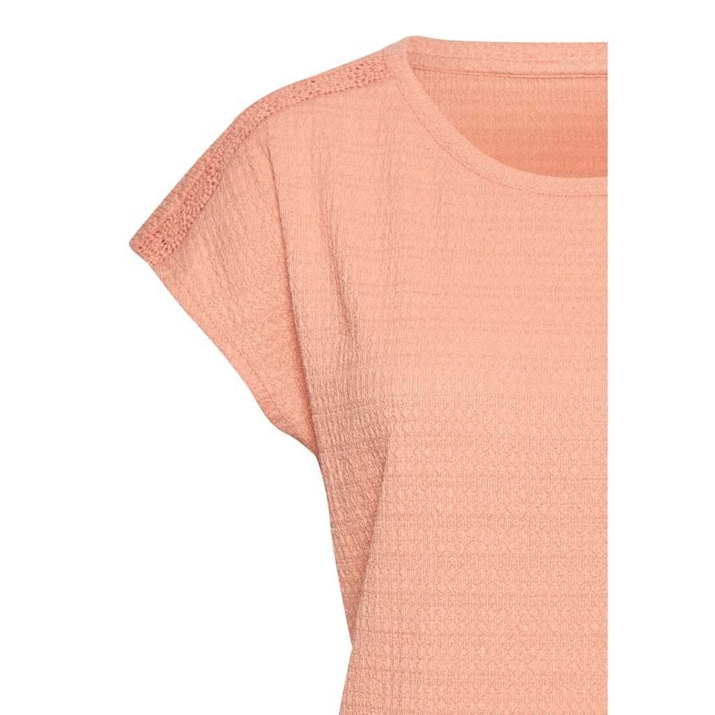 Vivance Kurzarmshirt »mit dekorativem Häkeleinsatz«, aus bügelfreier Crêpe-Qualität
