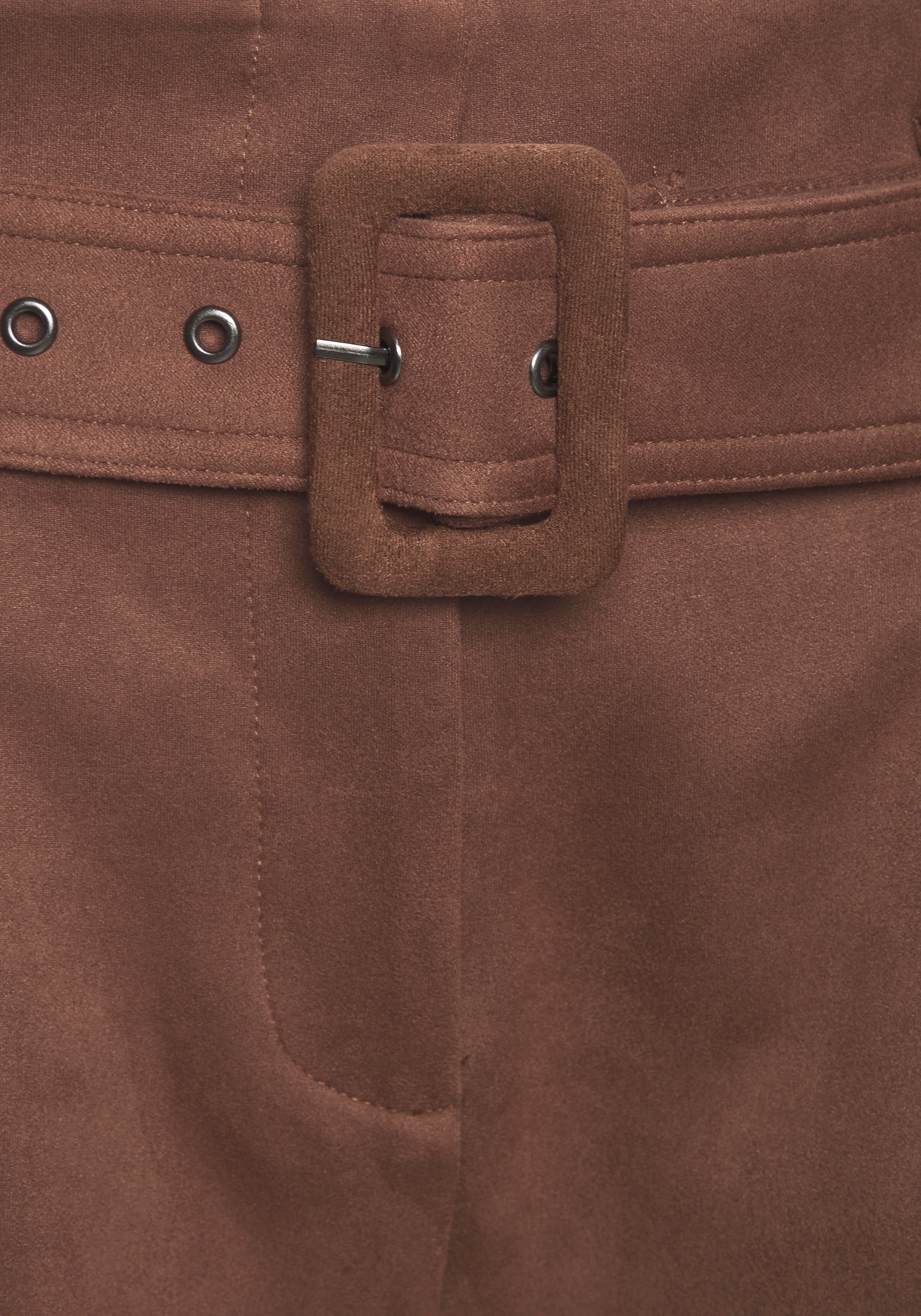 LASCANA Short »aus Velourlederimitat mit Gürtel«  shorts en similicuir, festival, fête, à la mode