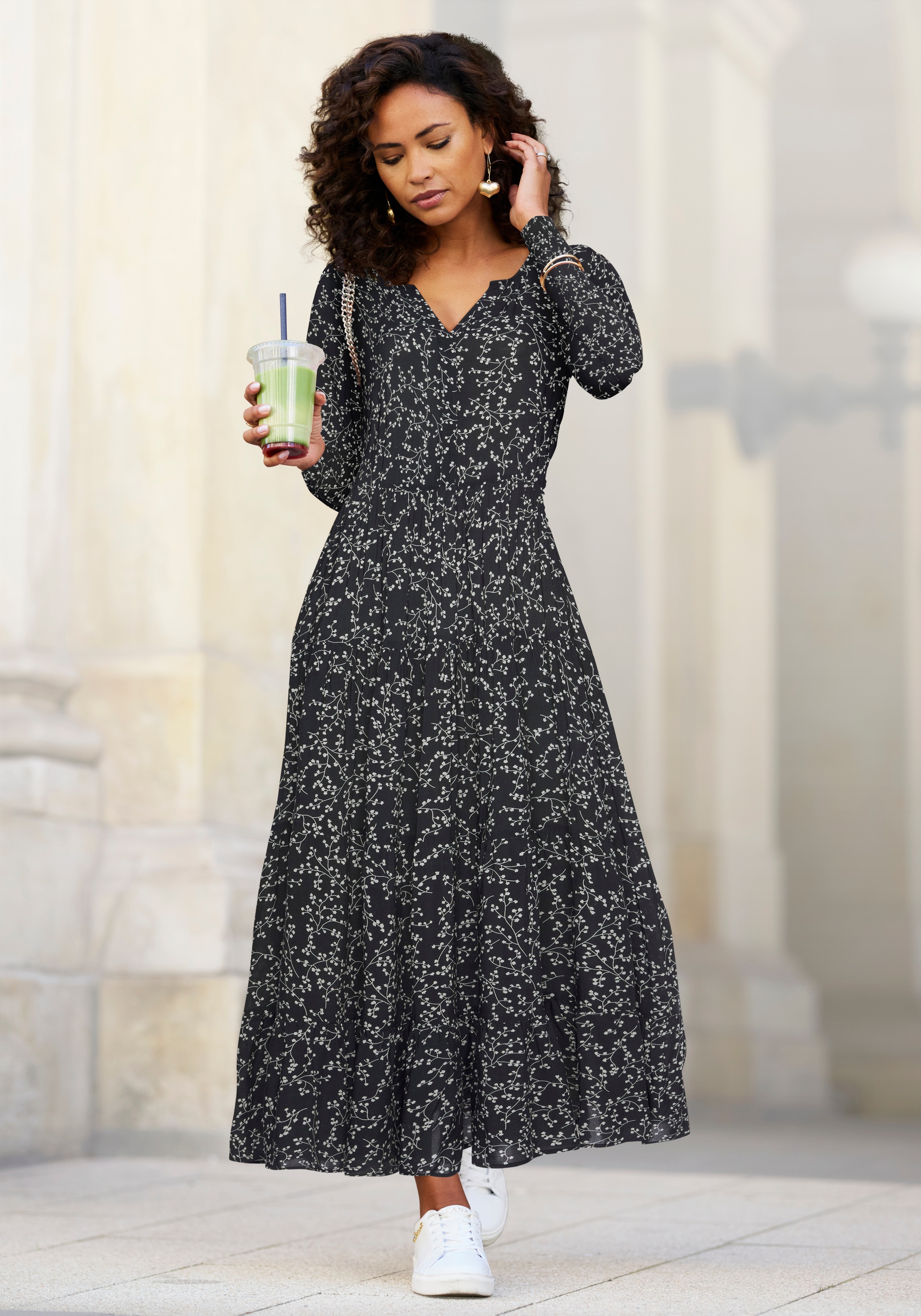 LASCANA Maxikleid mit Blumenprint und Volants, locker bequemer Look