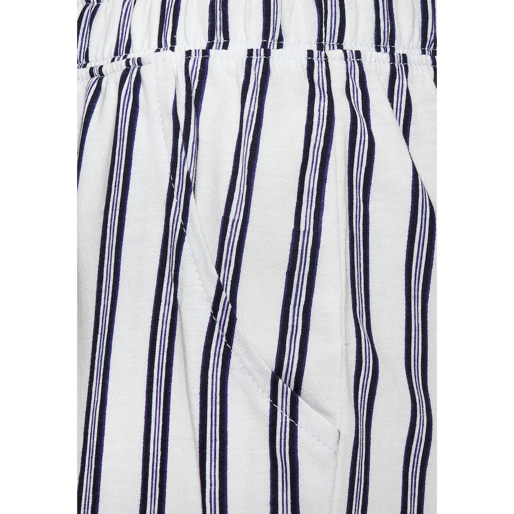 s.Oliver Pyjamashorts, mit schönem Allover-Print