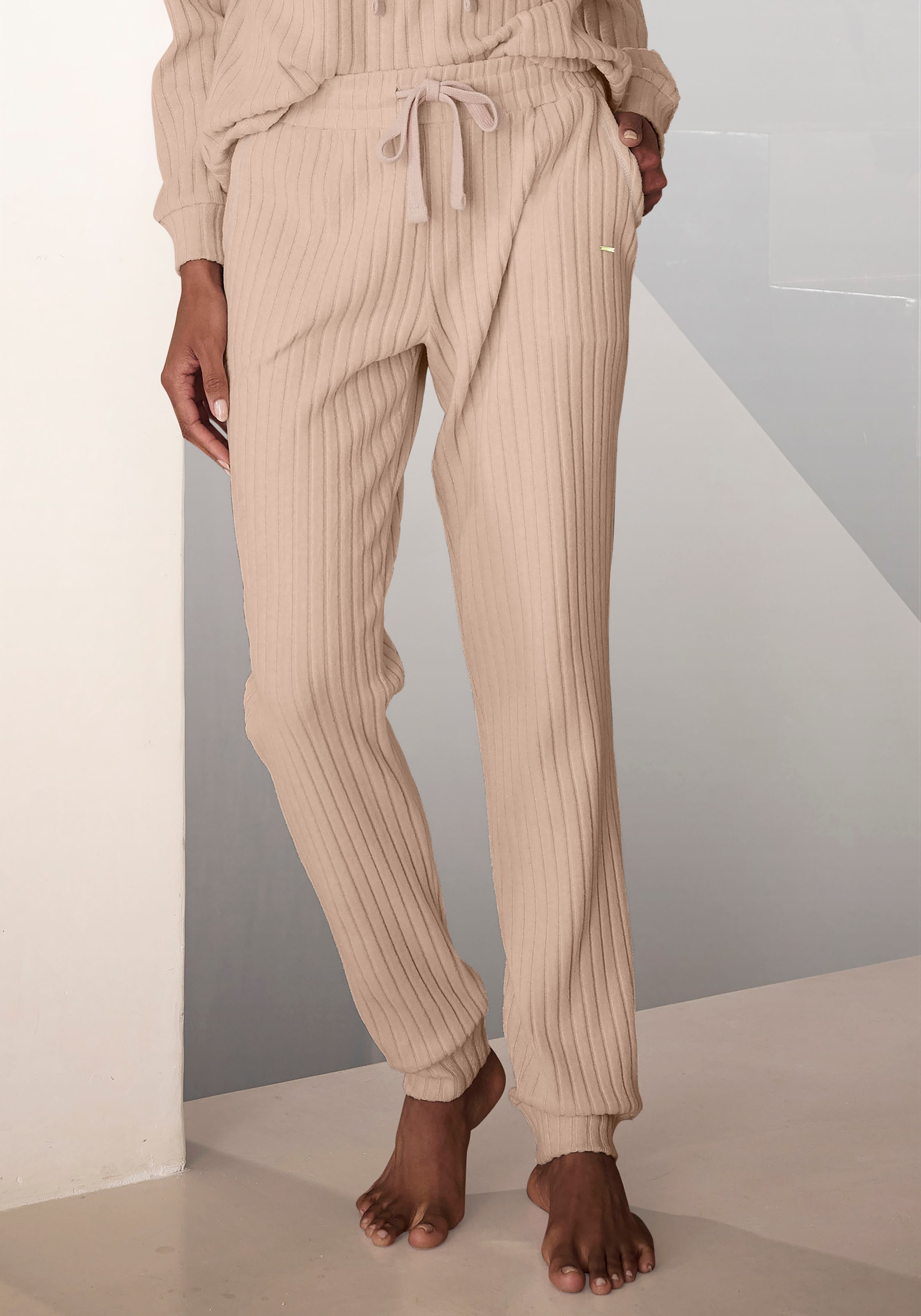 Thumbnail - LASCANA Homewearhose, Lounge-/ Strickhose mit praktischen Taschen, Loungewear