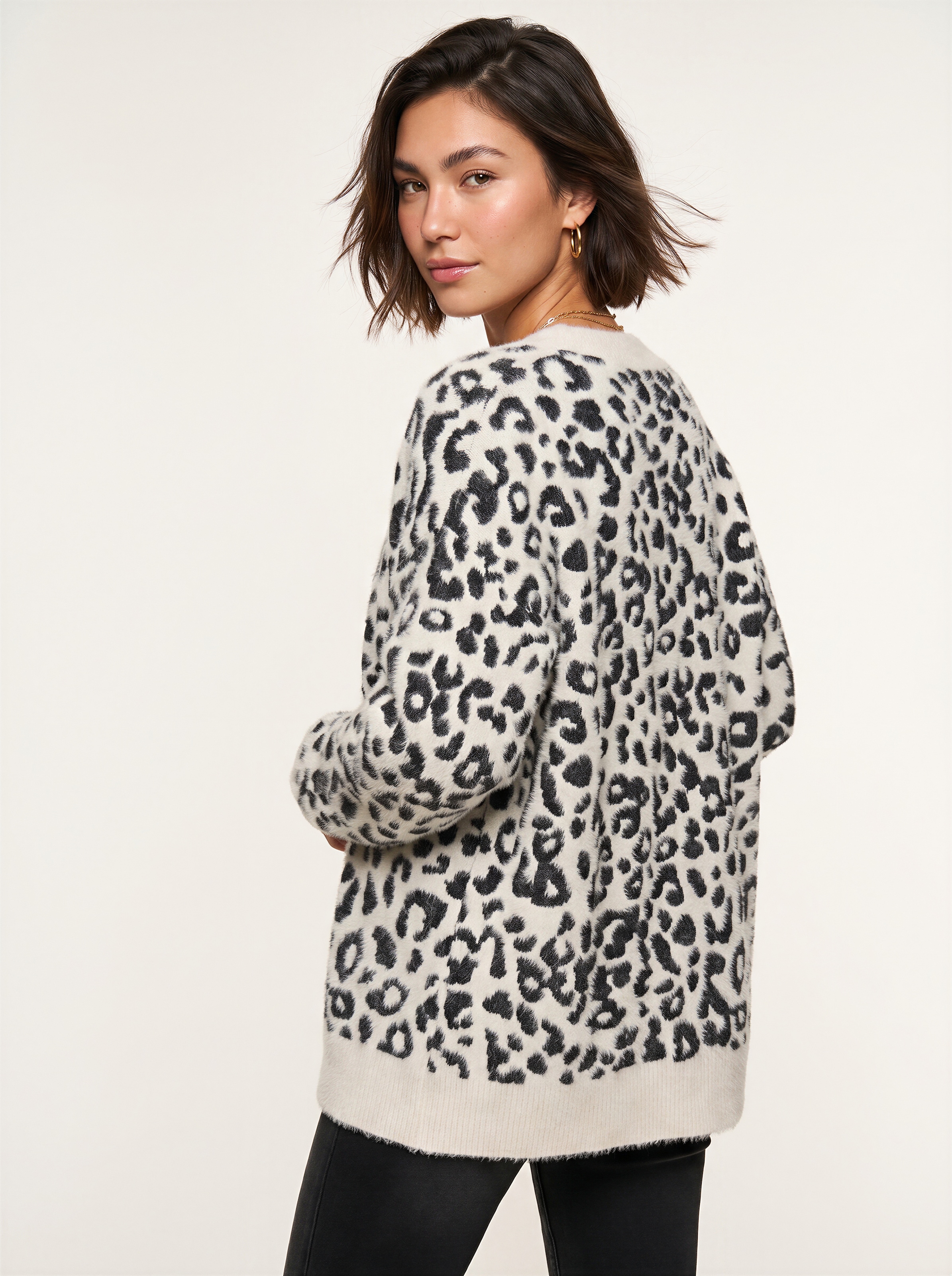LASCANA Strickjacke »in flauschiger Qualität mit Leomuster und lässiger Oversize-Form« Cardigan mit Leomuster, Oversize-Strickjacke mit Animalmuster