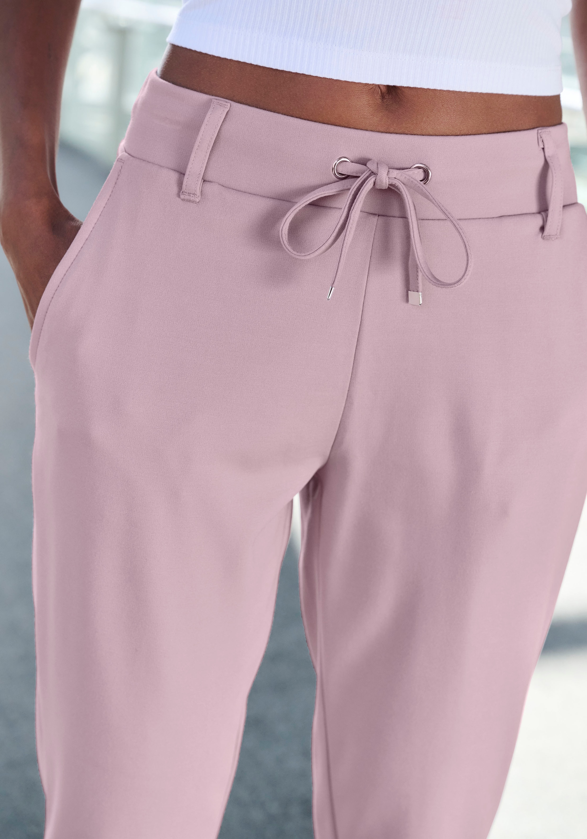 LASCANA Caprileggings, mit seitlichen Taschen, Loungewear