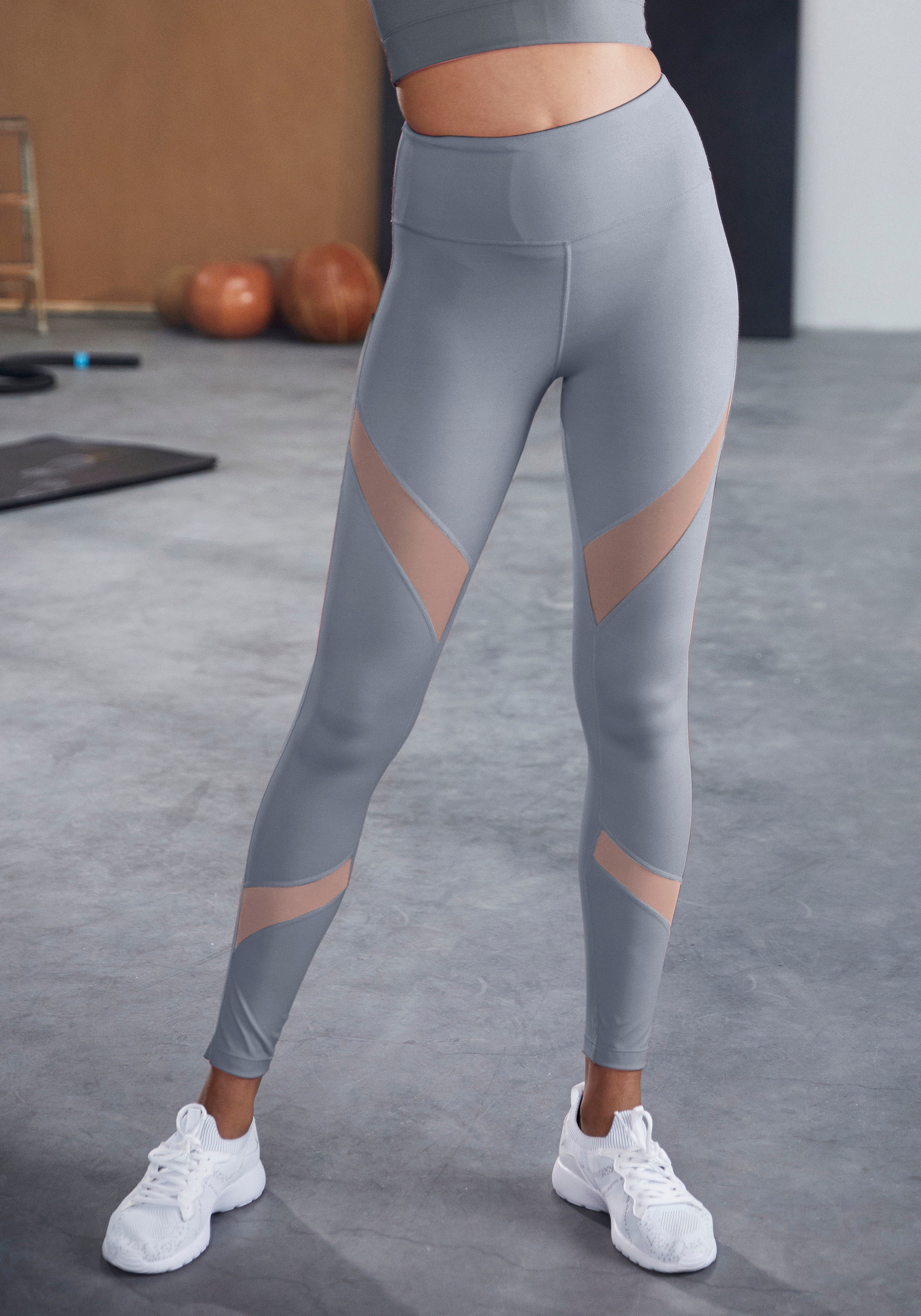 LASCANA ACTIVE Funktionsleggings, mit kleiner Raffung, Loungewear