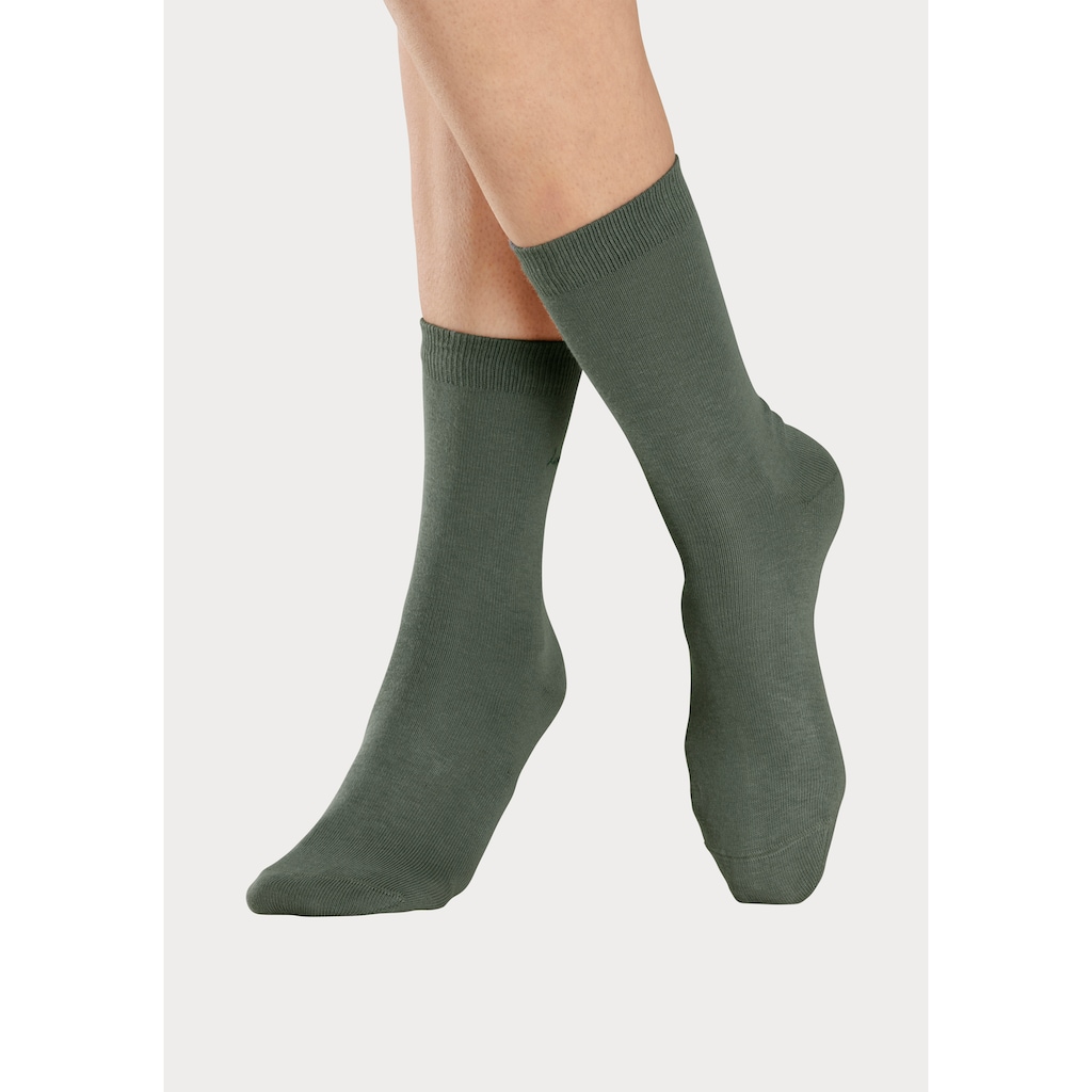 LASCANA Basicsocken, (Box, 7 Paar), mit hochwertiger Logo Stickerei