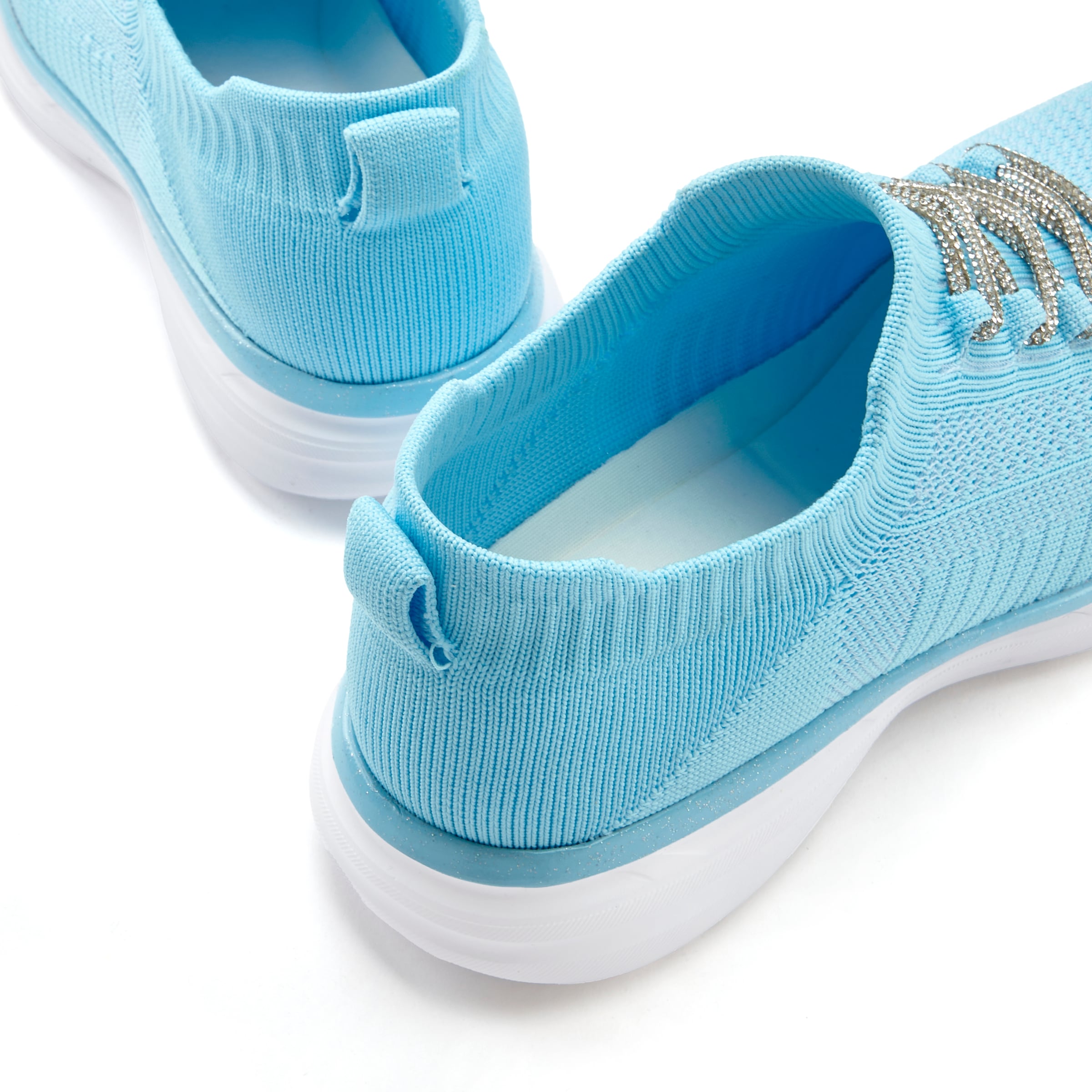 LASCANA Sneaker, mit modischer Glitzerschnürung VEGAN