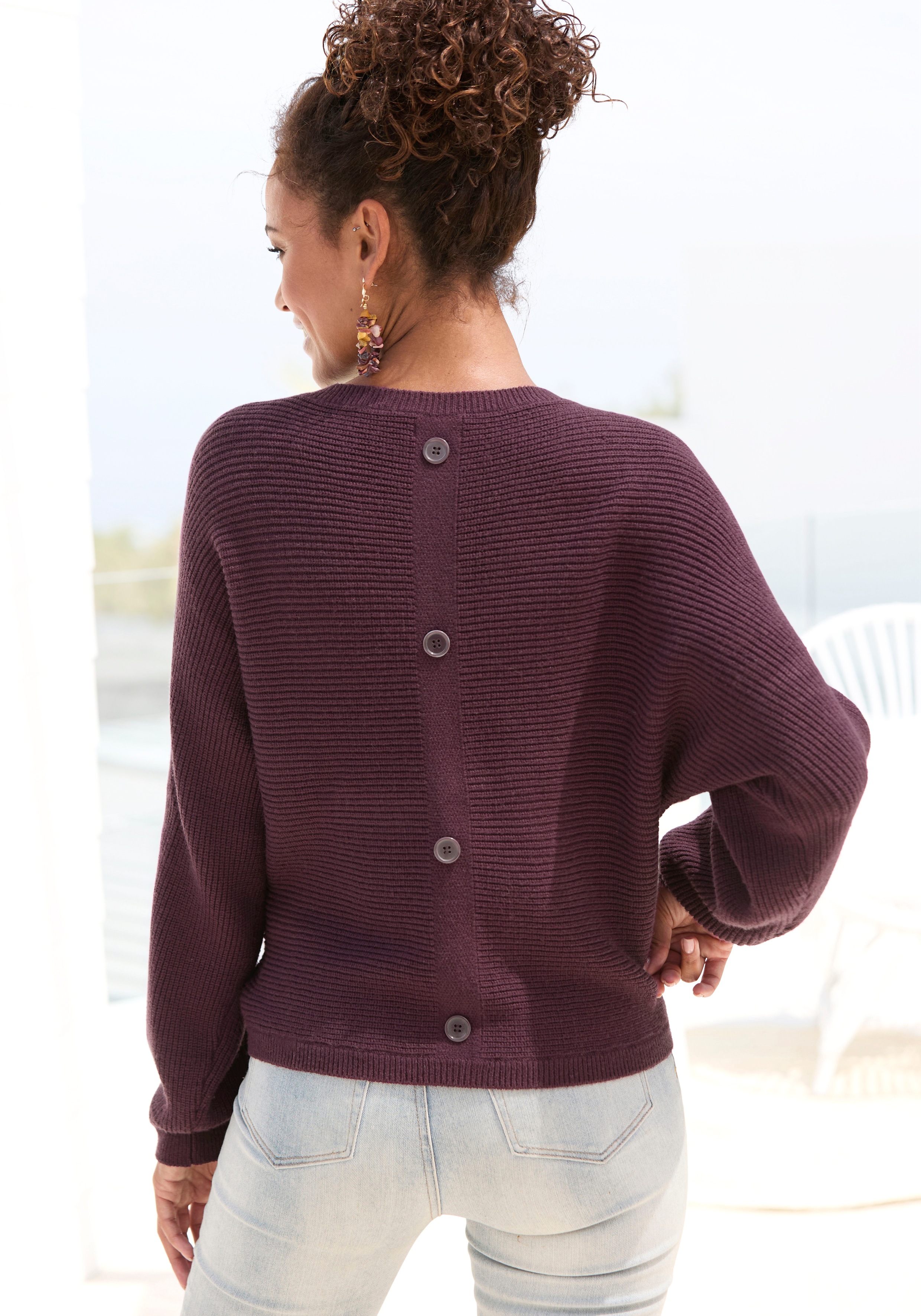 Thumbnail - LASCANA Rundhalspullover, mit Zierknöpfen hinten, lockerer Strickpullover