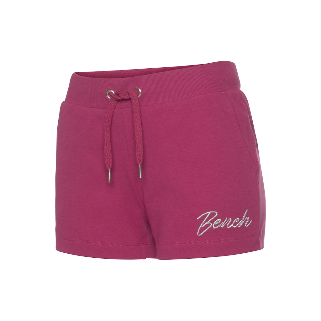 Bench. Loungewear Sweatshorts, mit glänzender Logostickerei, Loungewear, Loungeanzug