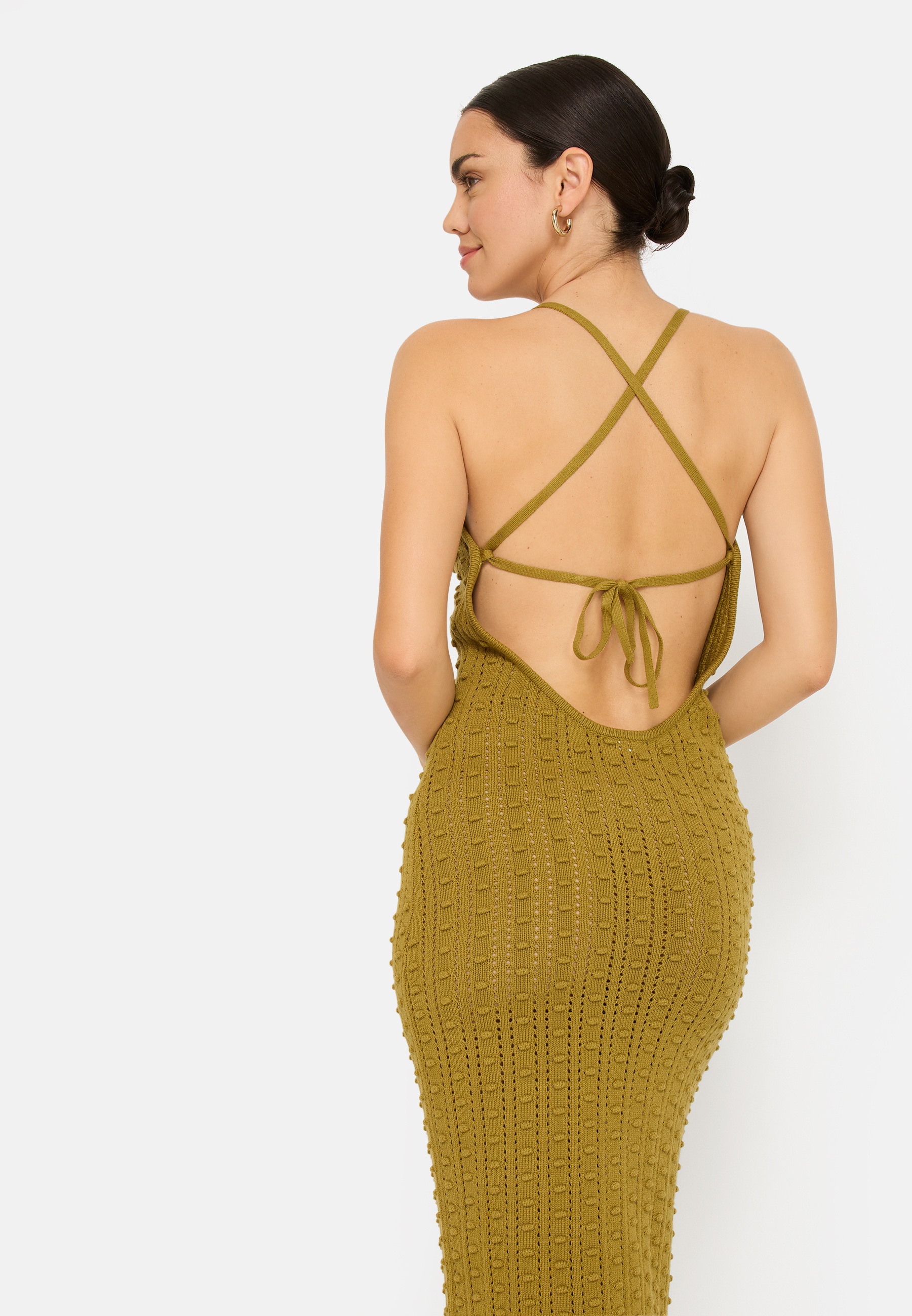 LSCN by LASCANA Robe en tricot »mit tiefem Rückenausschnitt« de longueur midi avec bretelles croisées au dos, robe midi, robe de plage