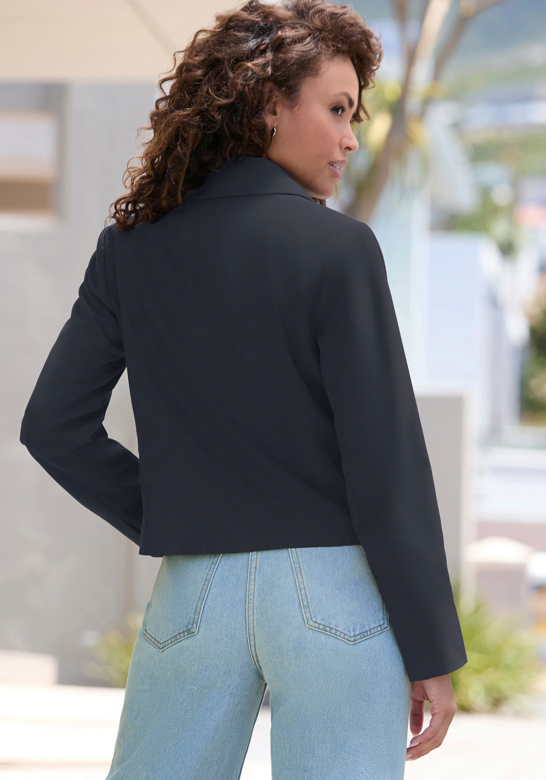 LASCANA Kurzblazer, mit Knopf, Cropped-Blazer