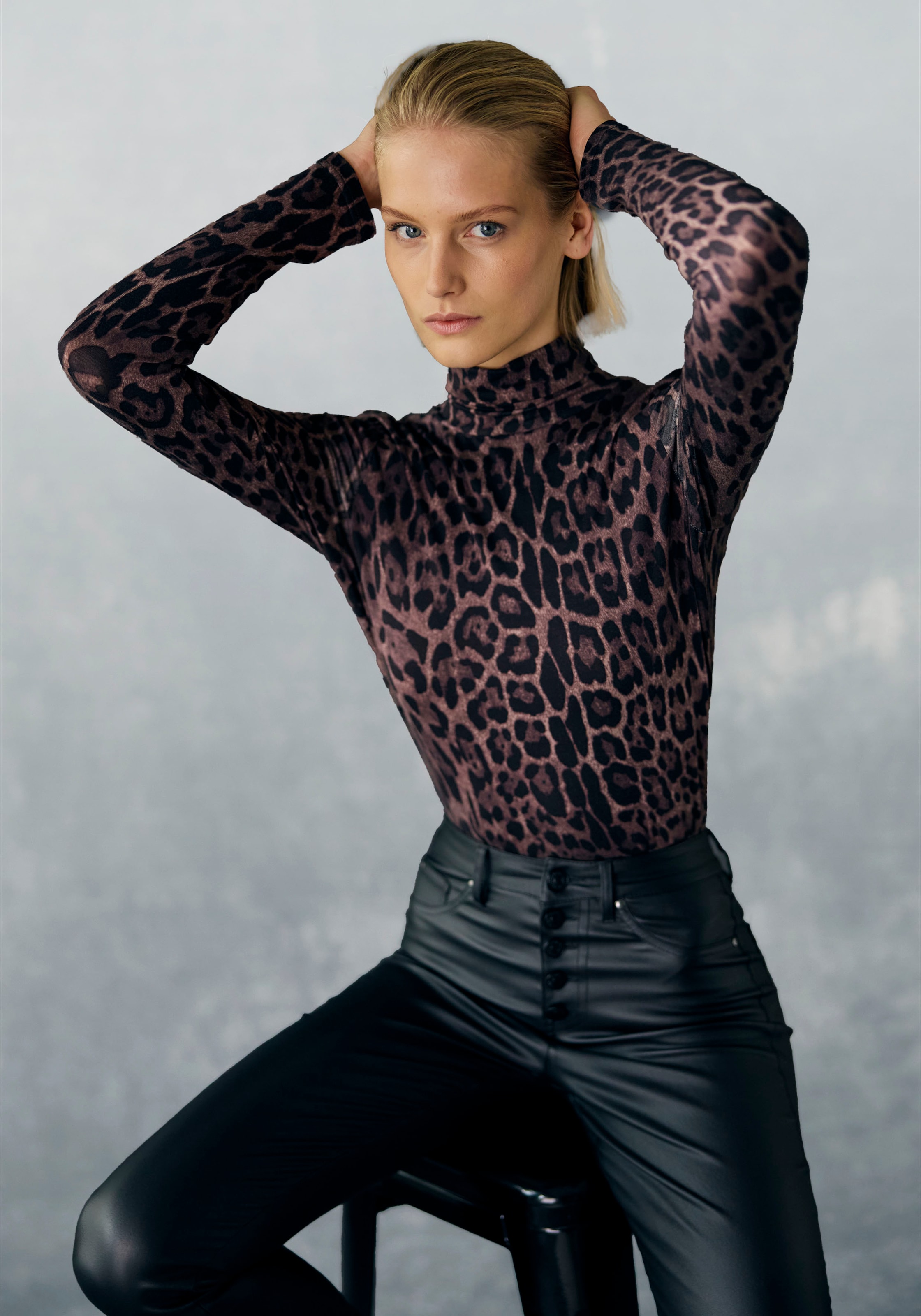LASCANA Rollkragenshirt mit Animalprint, Jerseyshirt, modisches Basic