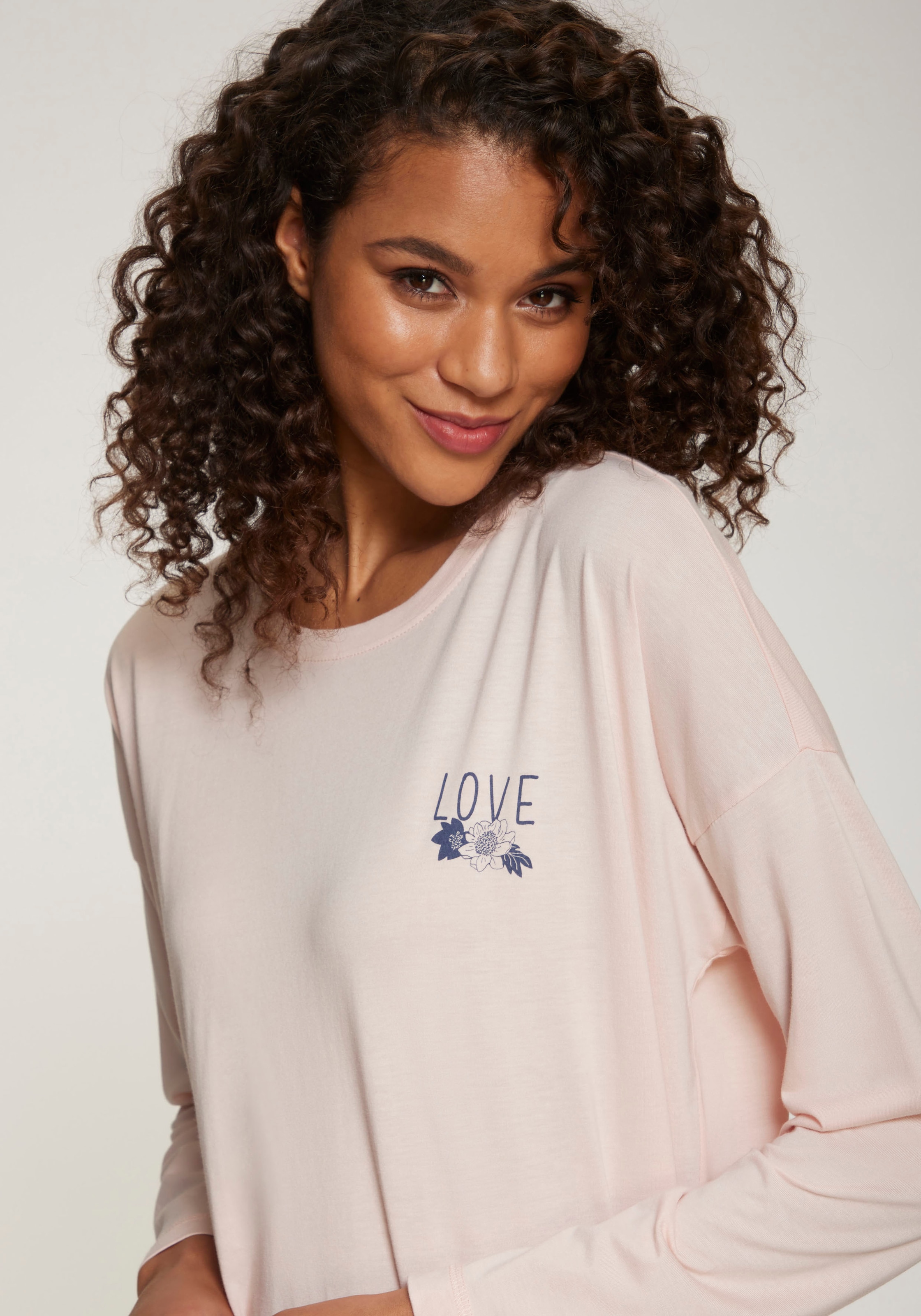 Vivance Dreams Langarmshirt, mit kleinem Brust-Print