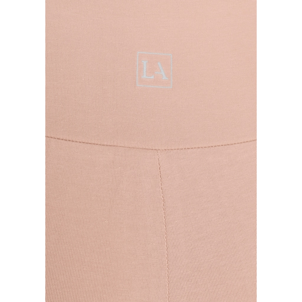 LASCANA Shorts, mit breitem Bündchen und Logodruck