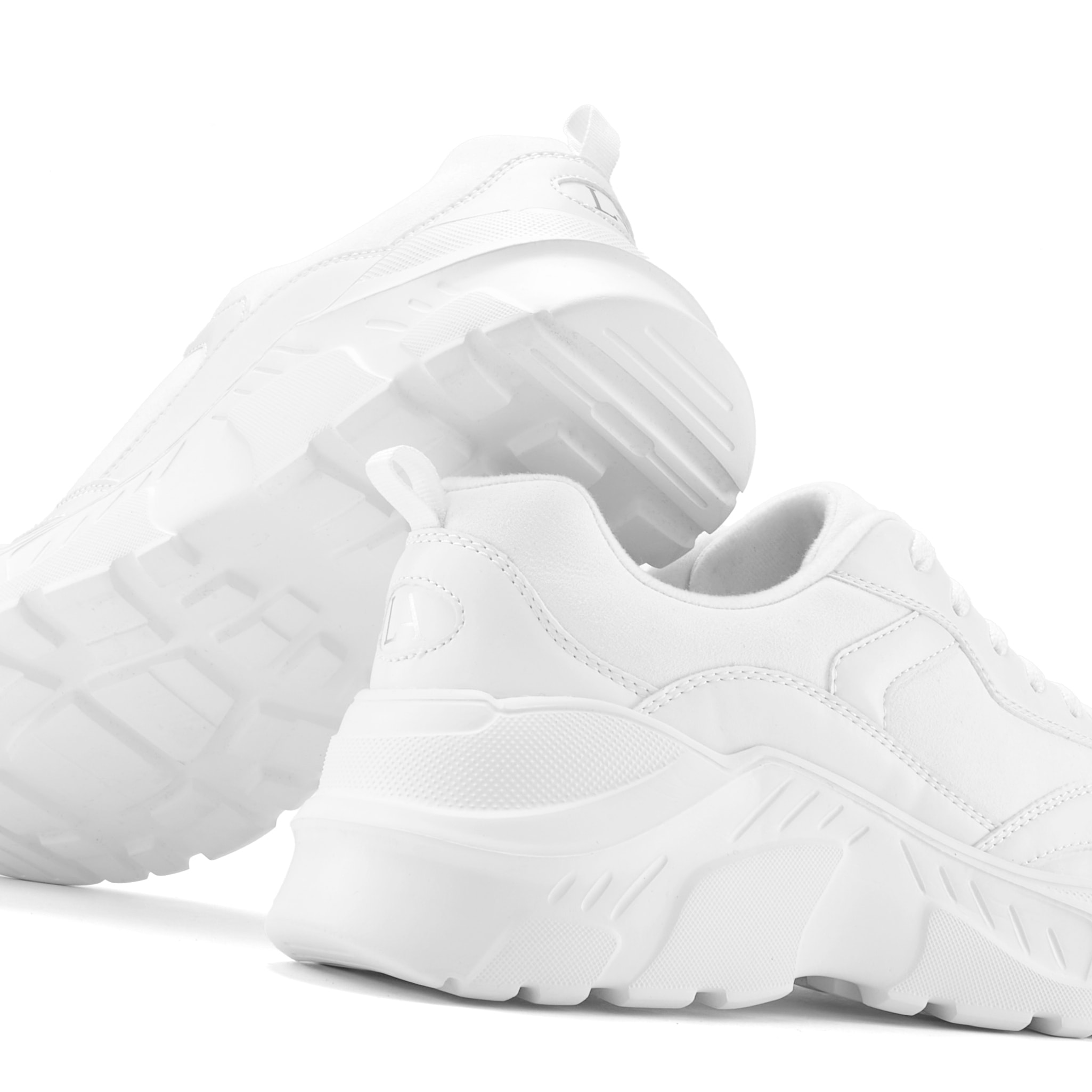 LASCANA Sneaker, Halbschuh, Sportschuh, leichte Chunky Sohle, weiche Innensohle VEGAN