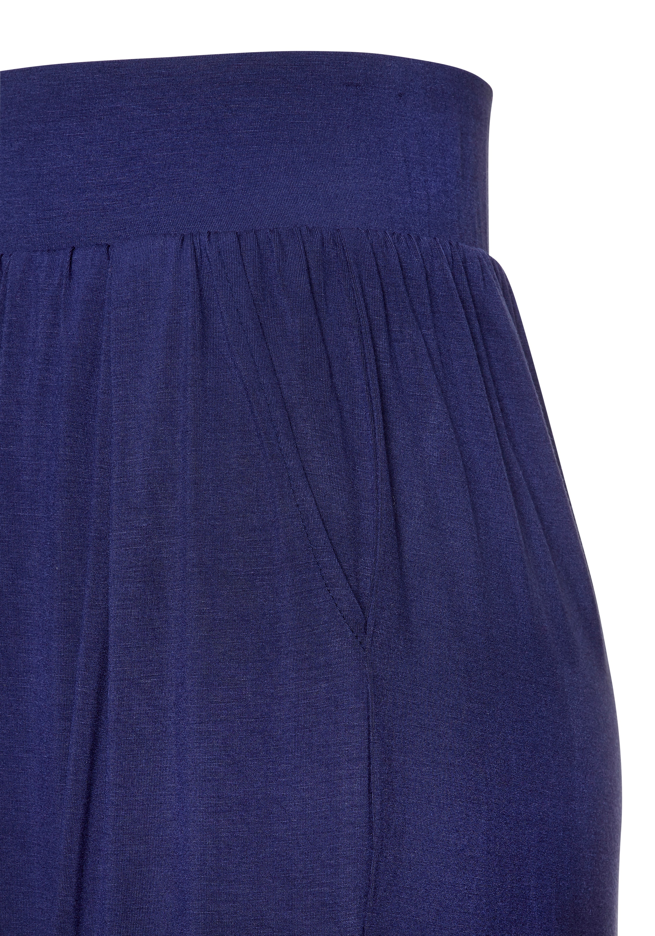 LASCANA Culotte »Sommerhose mit extra weitem Bein aus luftig-leichter Viskose«  bequeme Strandhose mit modischen Falten und Gummizug