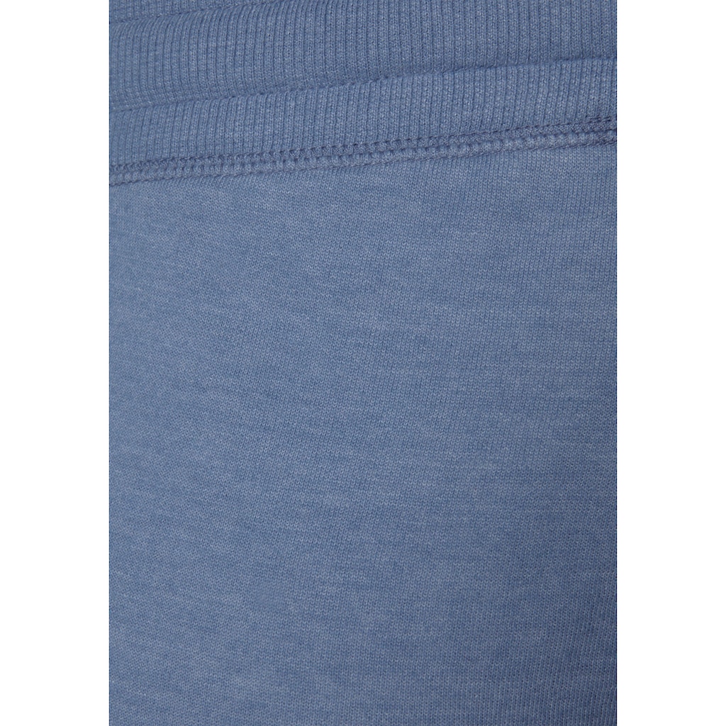 Bench. Loungewear Relaxshorts, Sweathose mit kurzen Seitenschlitzen und seitliche Taschen, Loungewear