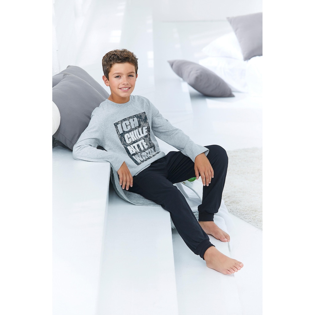 AUTHENTIC LE JOGGER Pyjama, (2 tlg., 1 Stück), Schlafanzug mit Spruch "Ich chille bitte warten"