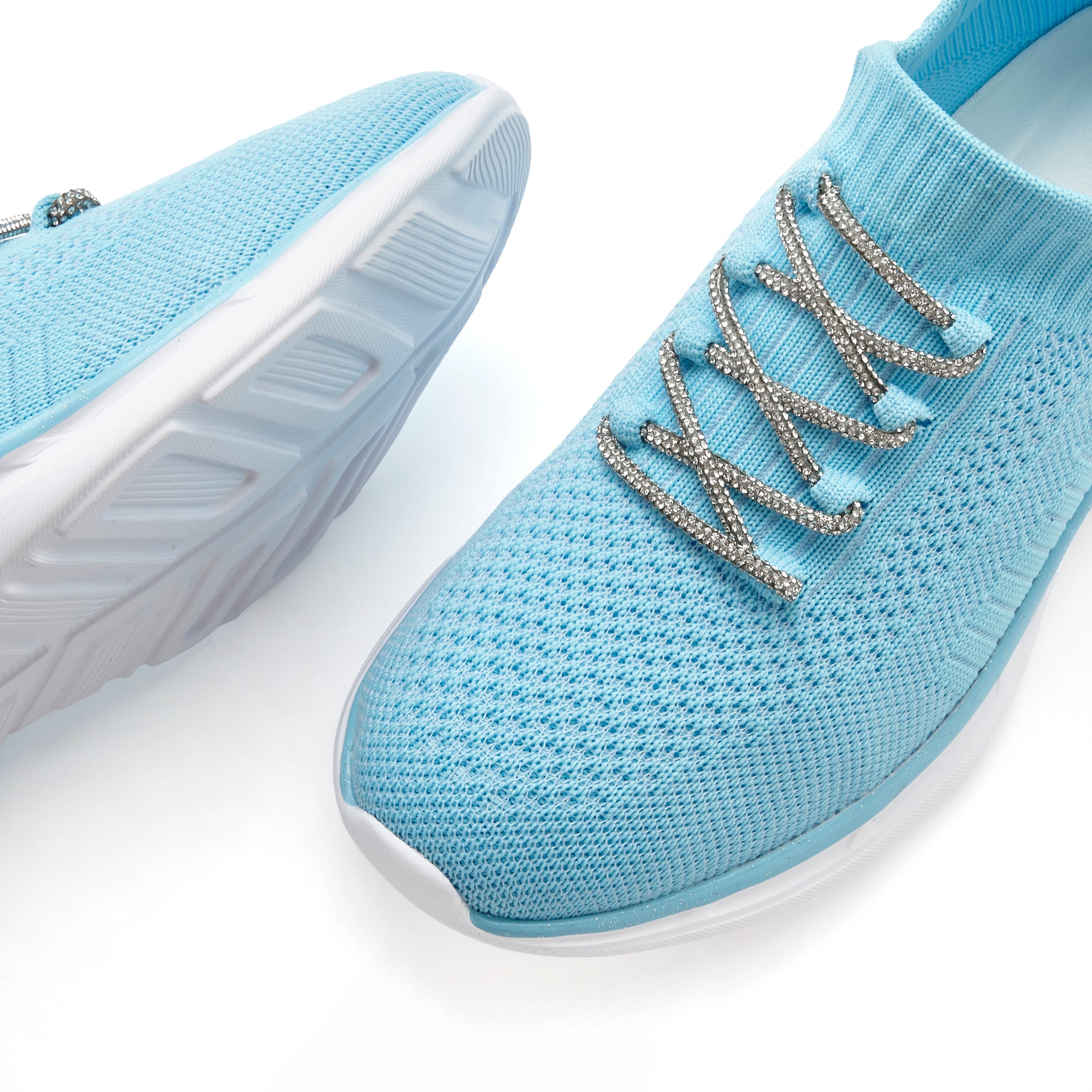 LASCANA Sneaker, mit modischer Glitzerschnürung VEGAN