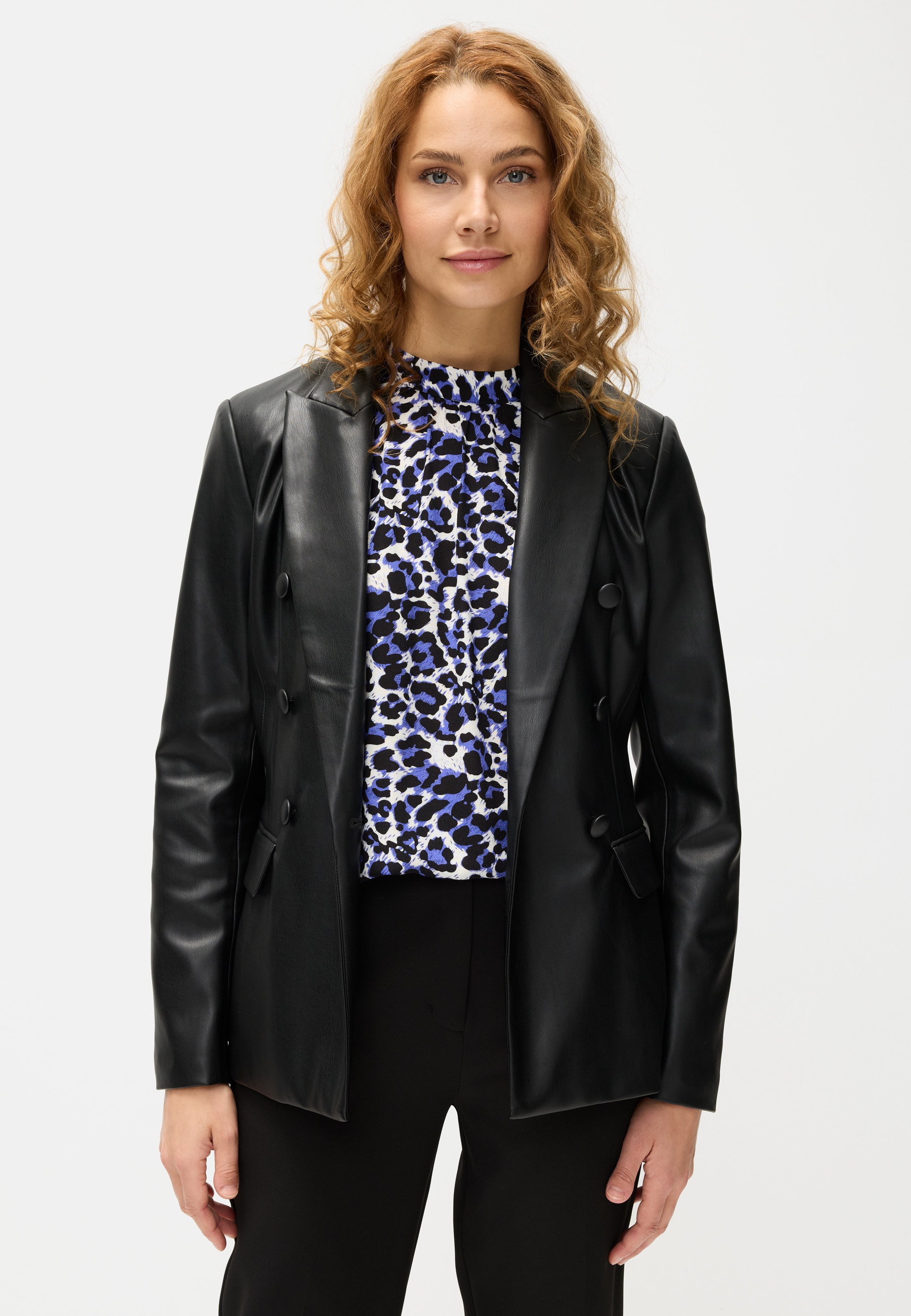 LASCANA Kurzarmbluse mit Alloverdruck, Damenbluse, sportlich elegant