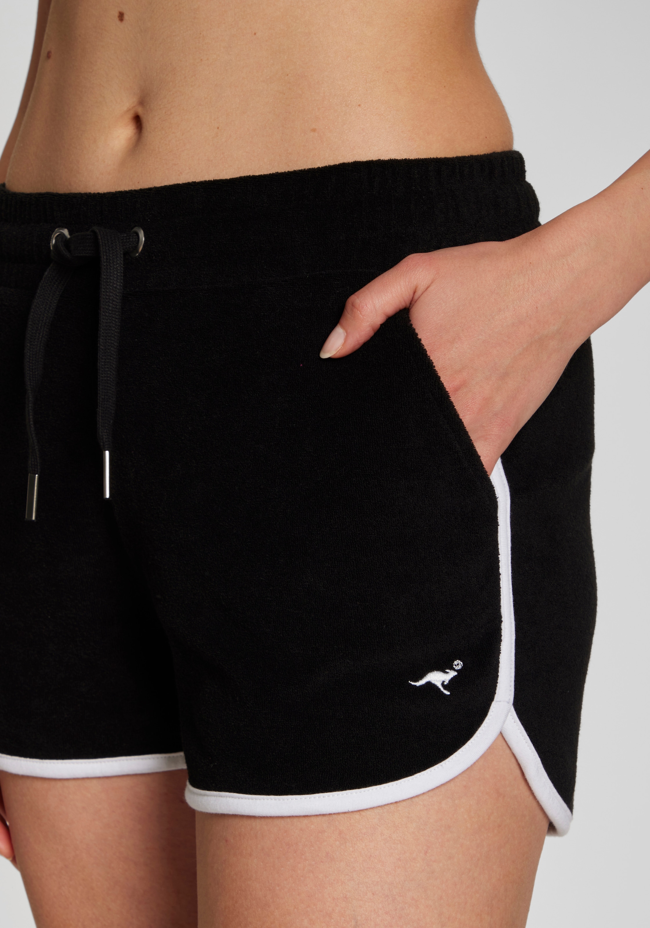 KangaROOS Relaxshorts  mit sportlichem Seitenstreifen und weichem Frottee Material
