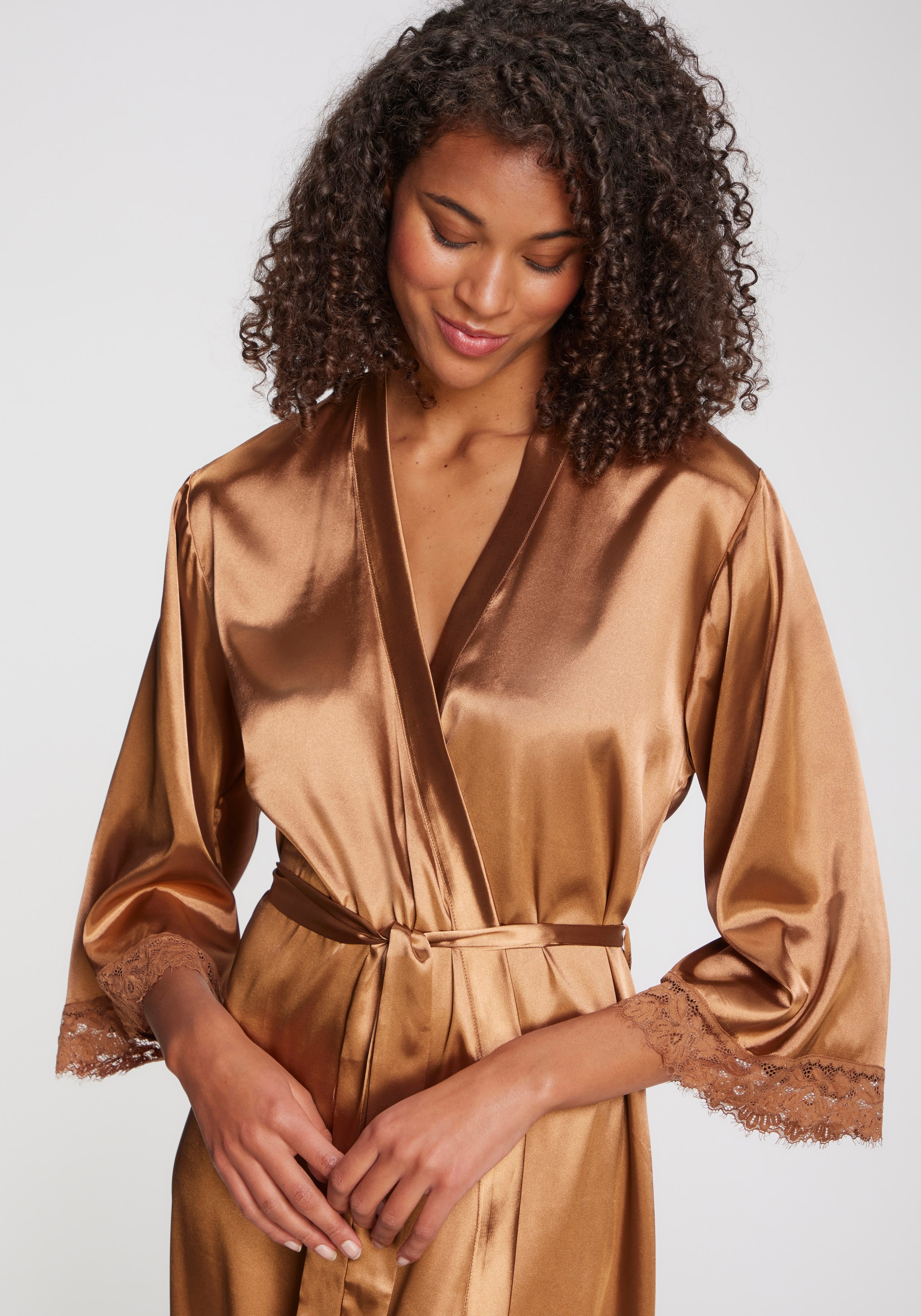 LASCANA Kimono Mit spitze besetzte Ärmel