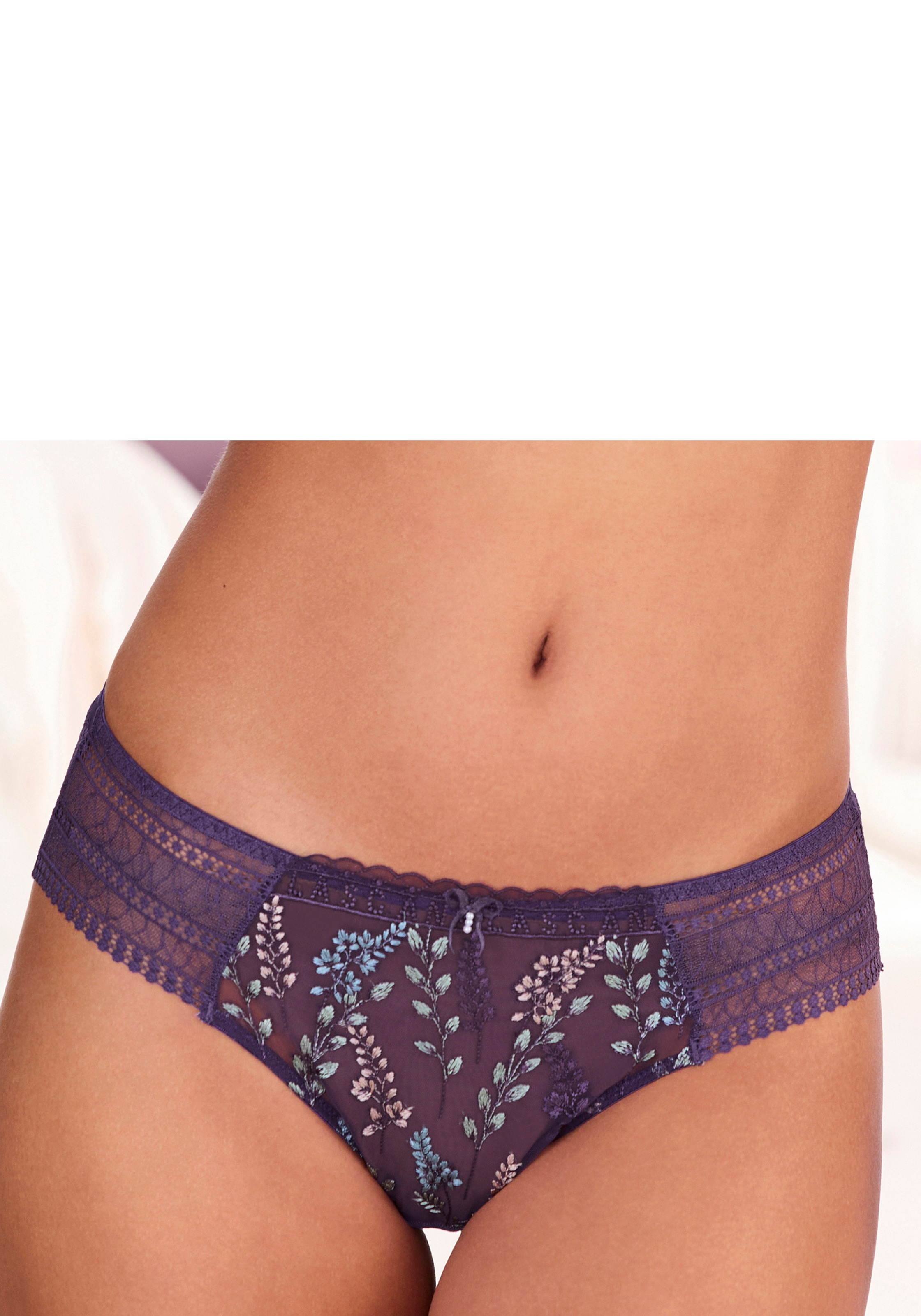 LASCANA Panty »Mirabel« mit glänzender Blumenstickerei, transparente Unterwäsche