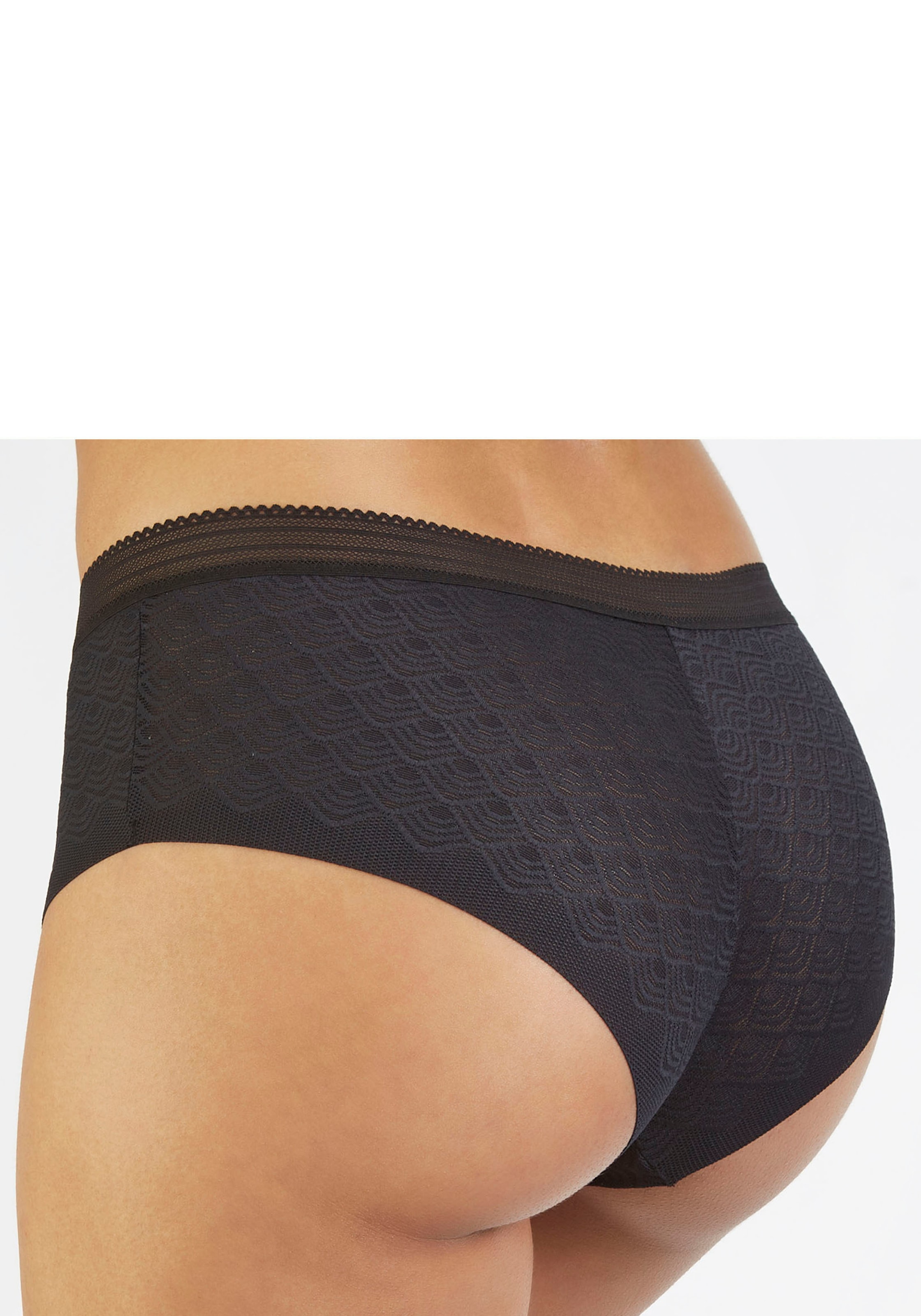 LASCANA Panty, aus Spitze in moderner Optik mit extraflachen Kanten