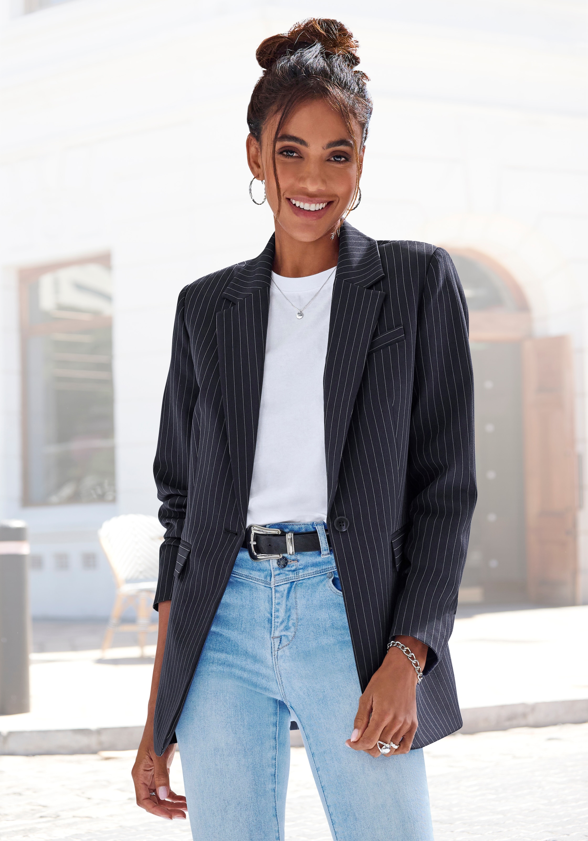LASCANA Blazer long »mit Knopfverschluss und Pattentaschen, Nadelstreifenmuster« blazer long pour femmes, blazer élégant à rayures fines, mode business
