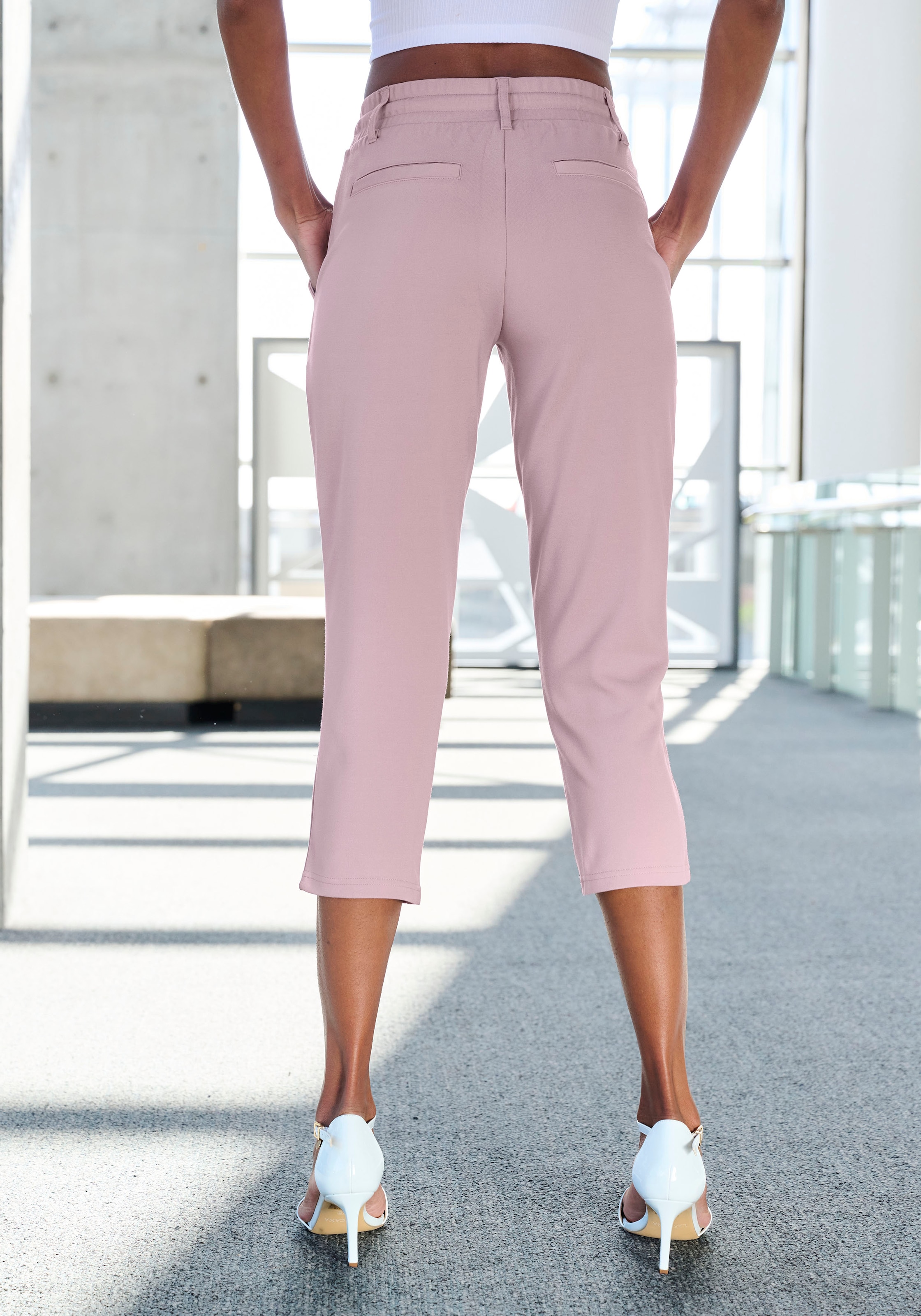 LASCANA Caprileggings, mit seitlichen Taschen, Loungewear
