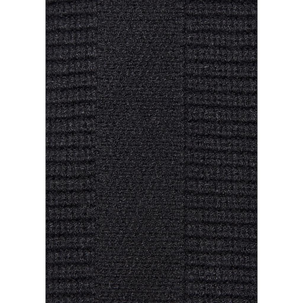 LASCANA Rundhalspullover, mit Zierknöpfen hinten, lockerer Strickpullover