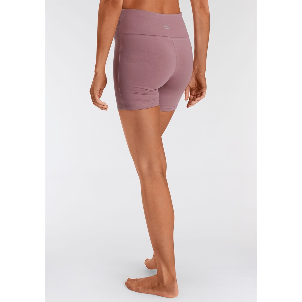 LASCANA Shorts, mit breitem Bündchen und Logodruck