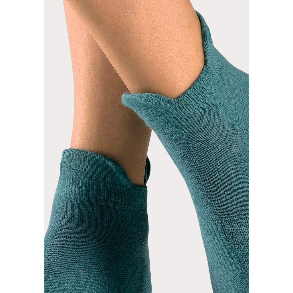 Bench. Sneakersocken, (Packung, 6 Paar), mit feiner Mesh Konstruktion und Mittelfussgummi