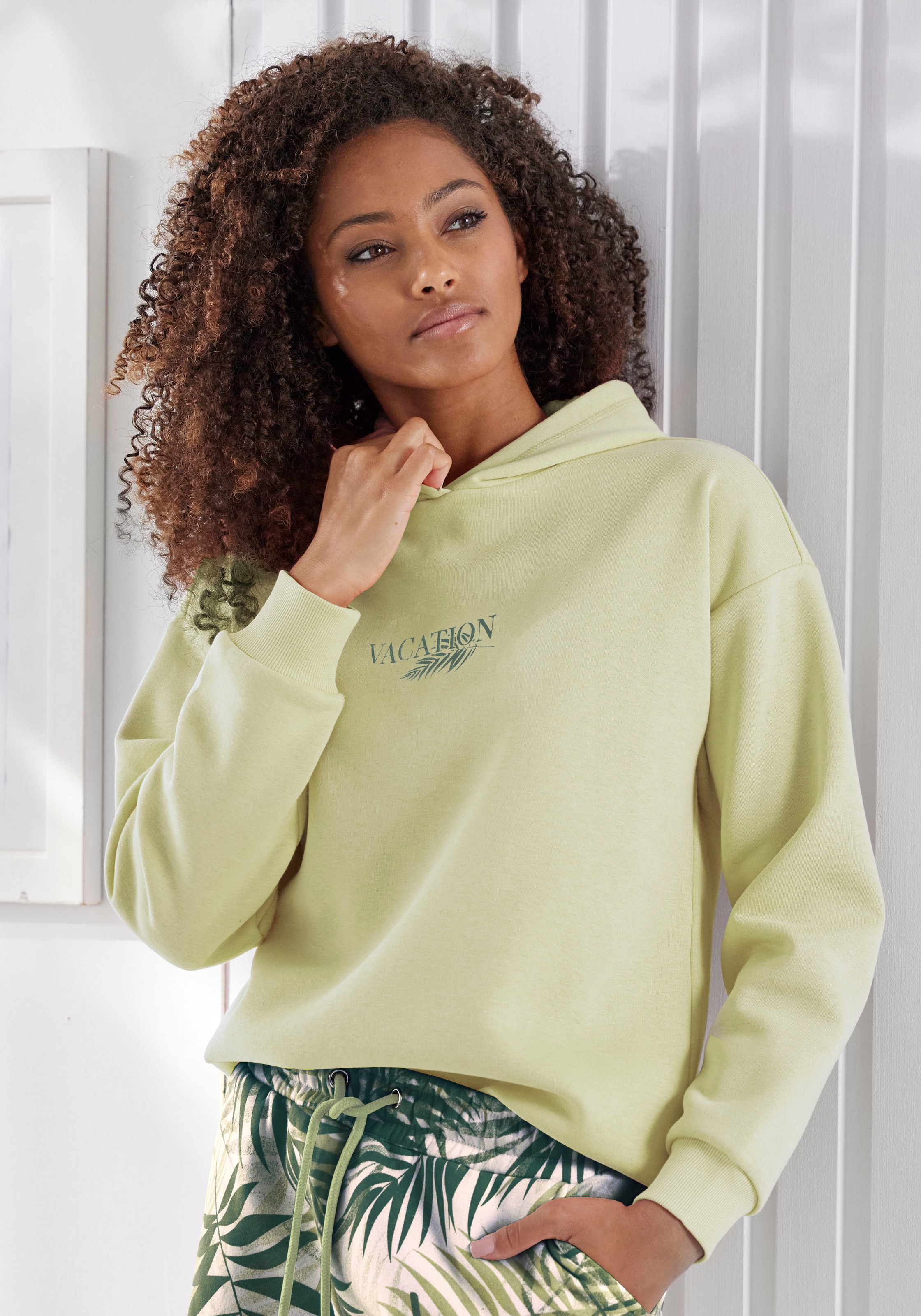 LASCANA Hoodie, 1 Stk. Kapuzensweatshirt, Loungeshirt mit Frontprint, Loungewear