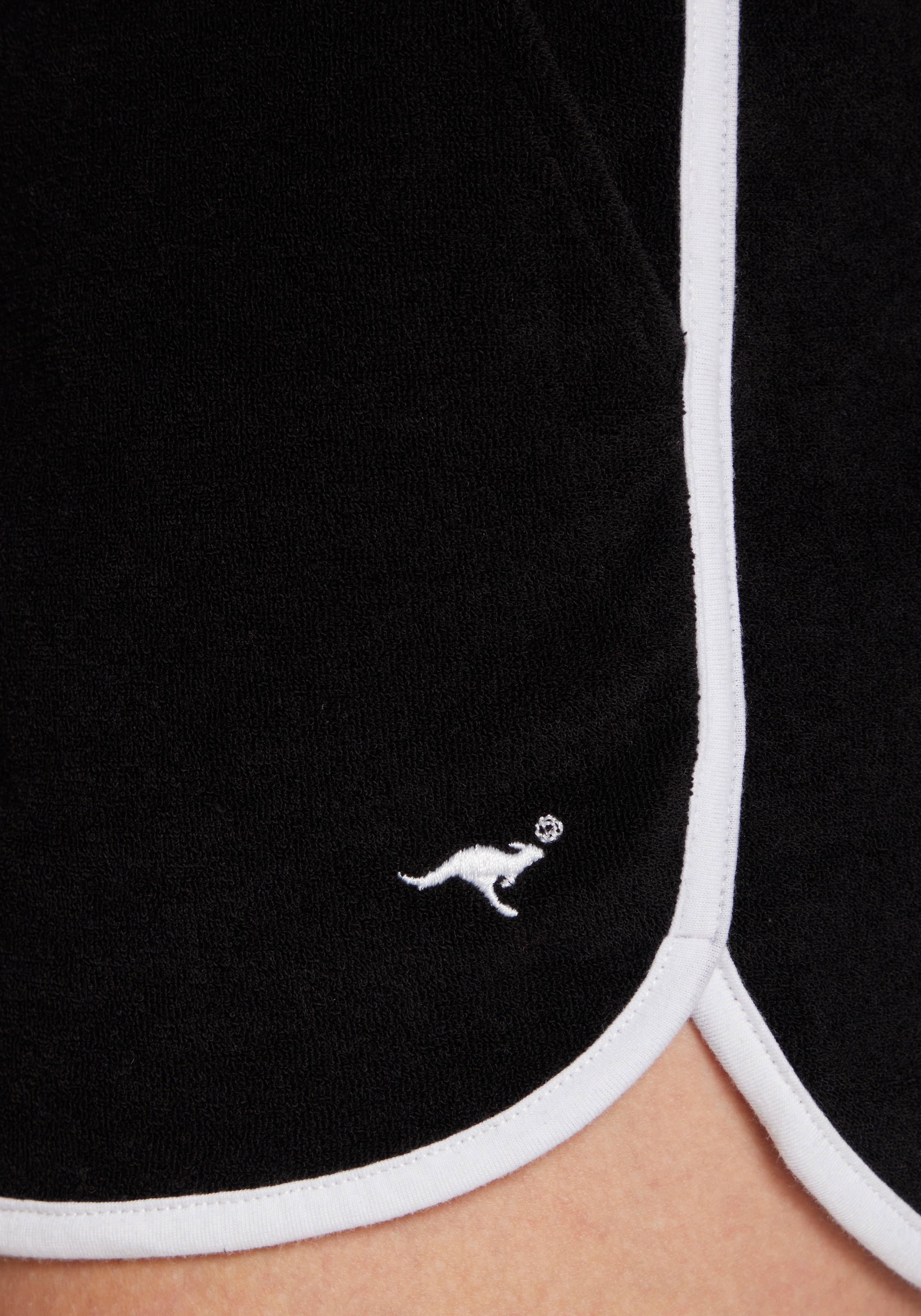 KangaROOS Relaxshorts  mit sportlichem Seitenstreifen und weichem Frottee Material