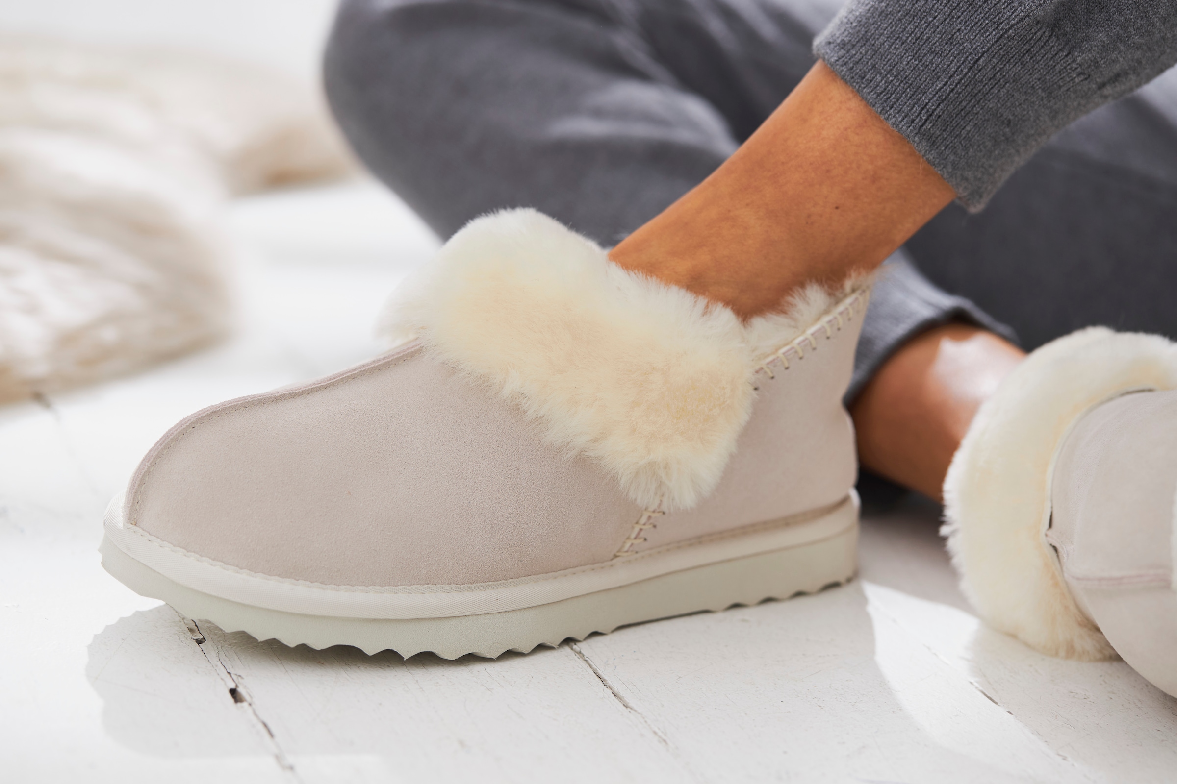 Vivance Hausschuh »Plüsch Hausschuh, Pantolette, Pantoffel, Homeslippers«  Plüsch Hausschuh, Pantolette, Pantoffel aus Lammfell