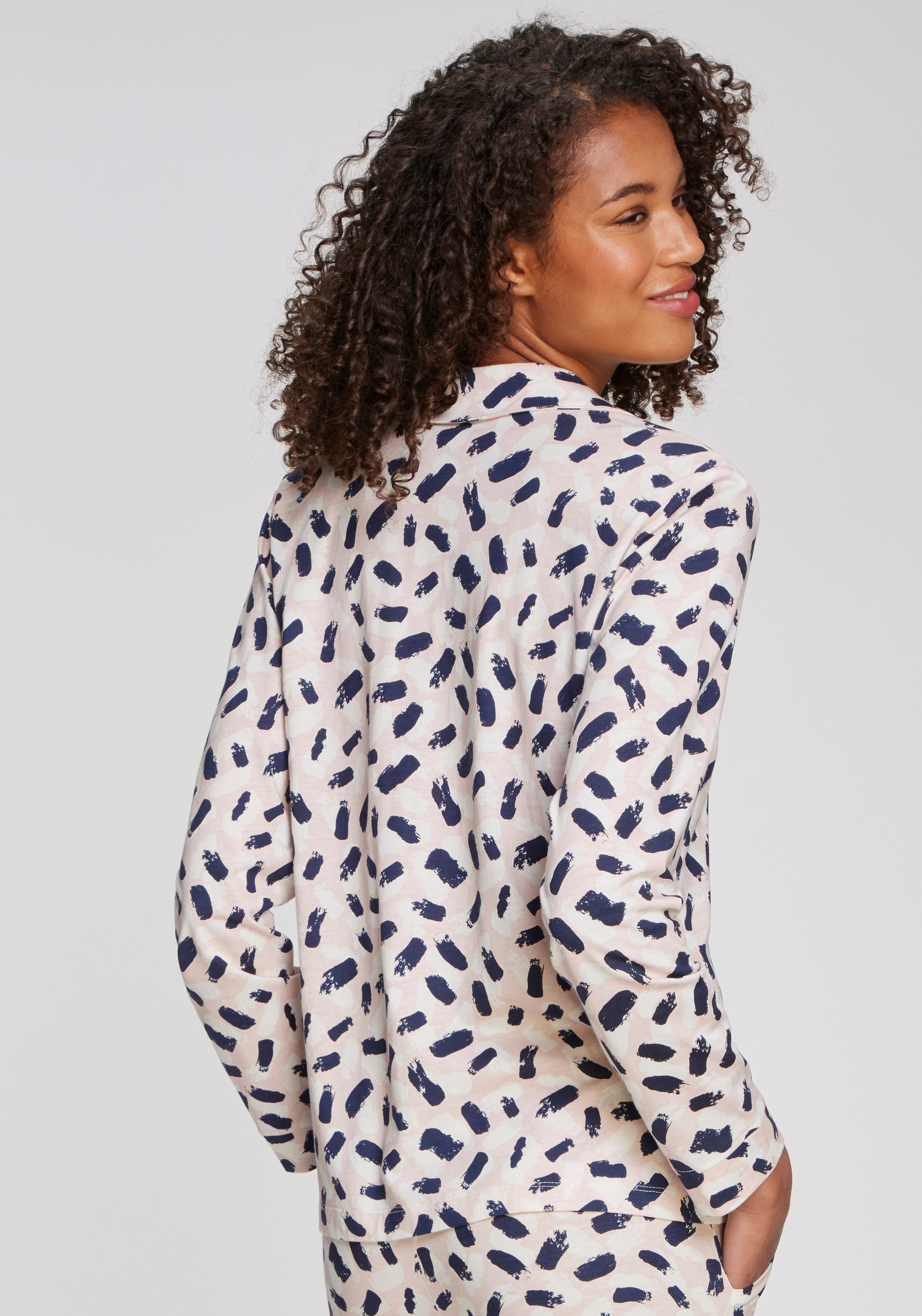 s.Oliver Pyjamaoberteil 1-teilig,  mit schönem Alloverdruck