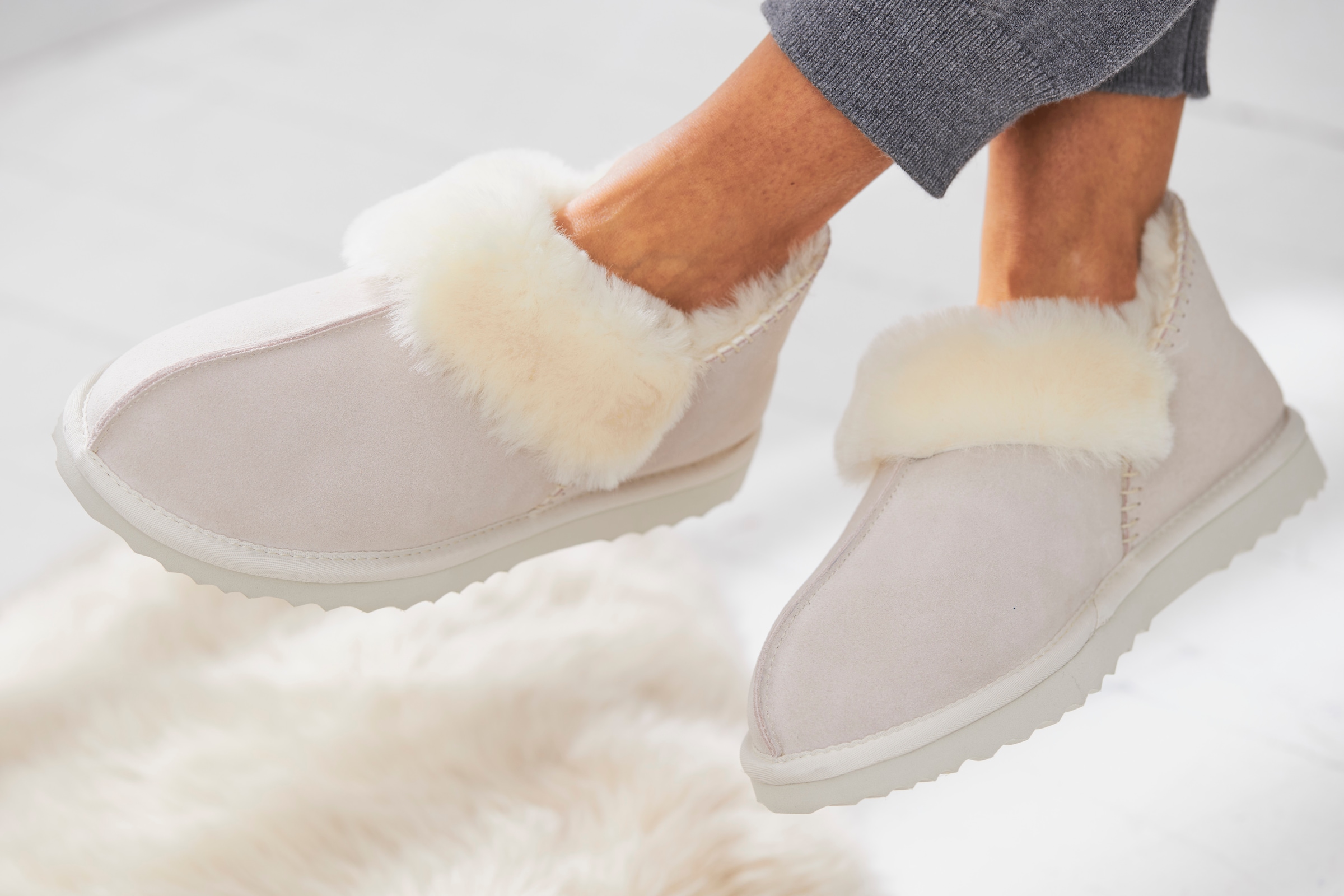 Vivance Hausschuh »Plüsch Hausschuh, Pantolette, Pantoffel, Homeslippers«  Plüsch Hausschuh, Pantolette, Pantoffel aus Lammfell
