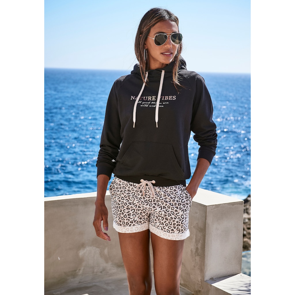 LASCANA Shorts, mit Rippbündchen und Umschlagsaum