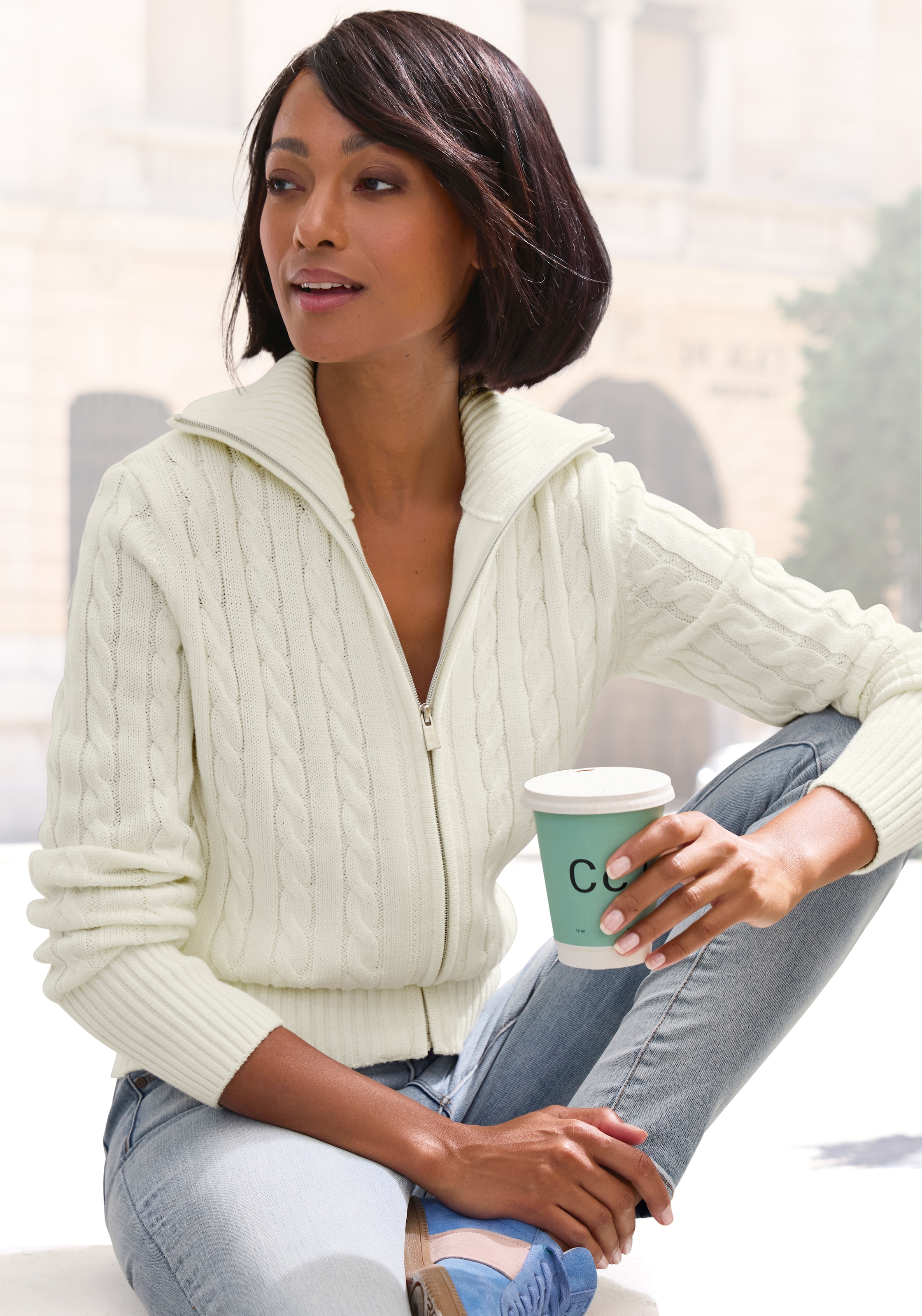 LASCANA Strickjacke mit Zopfstrickmuster, gemütlicher Cardigan mit Reissverschluss