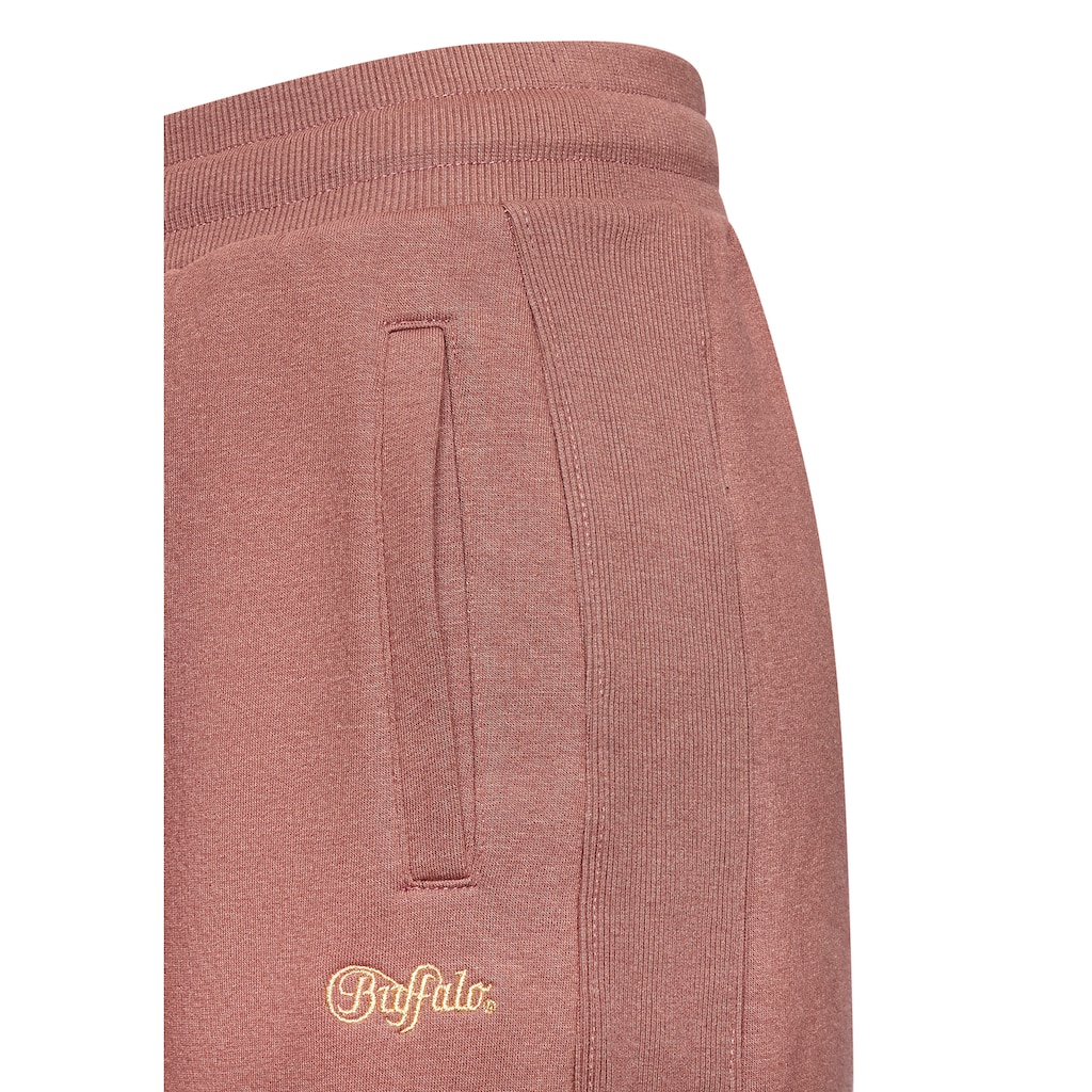 Buffalo Sweathose, mit aufwendiger Logostickerei