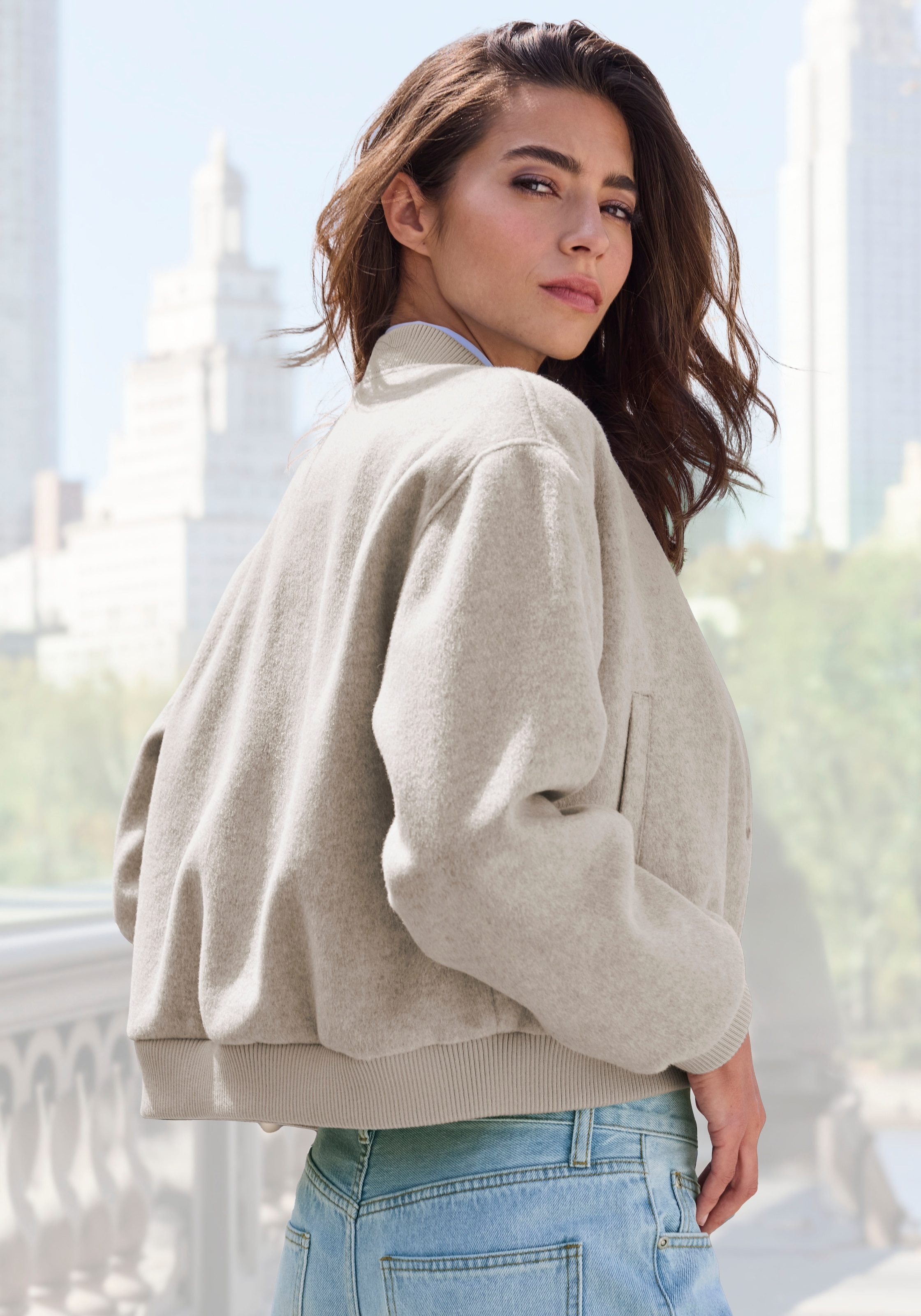 LASCANA Bomberjacke mit Rippbündchen, Pilotenjacke mit Druckknöpfen und Taschen